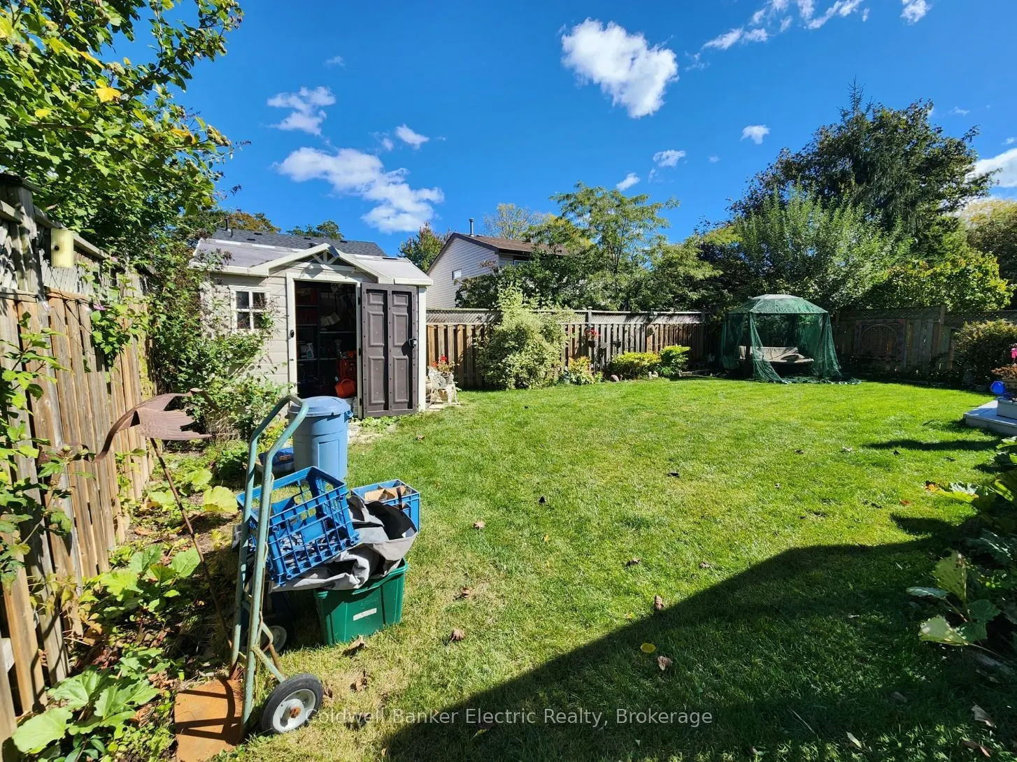 1007 Moorelands Crescent