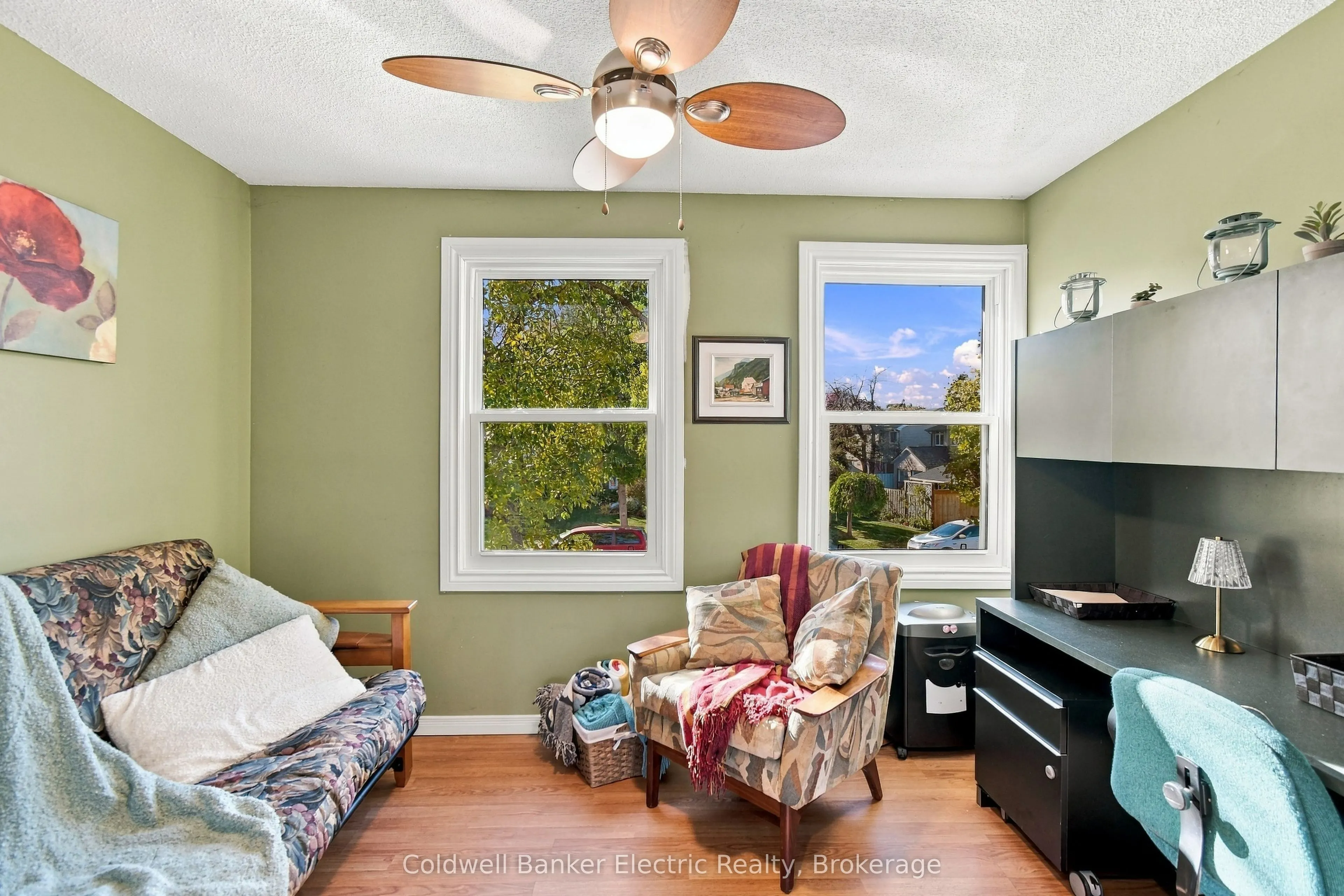 1007 Moorelands Crescent