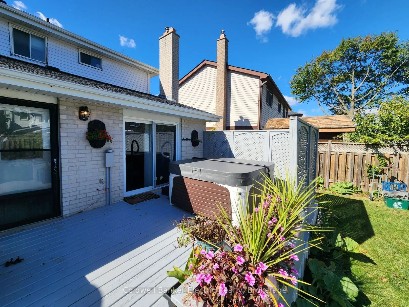 1007 Moorelands Crescent