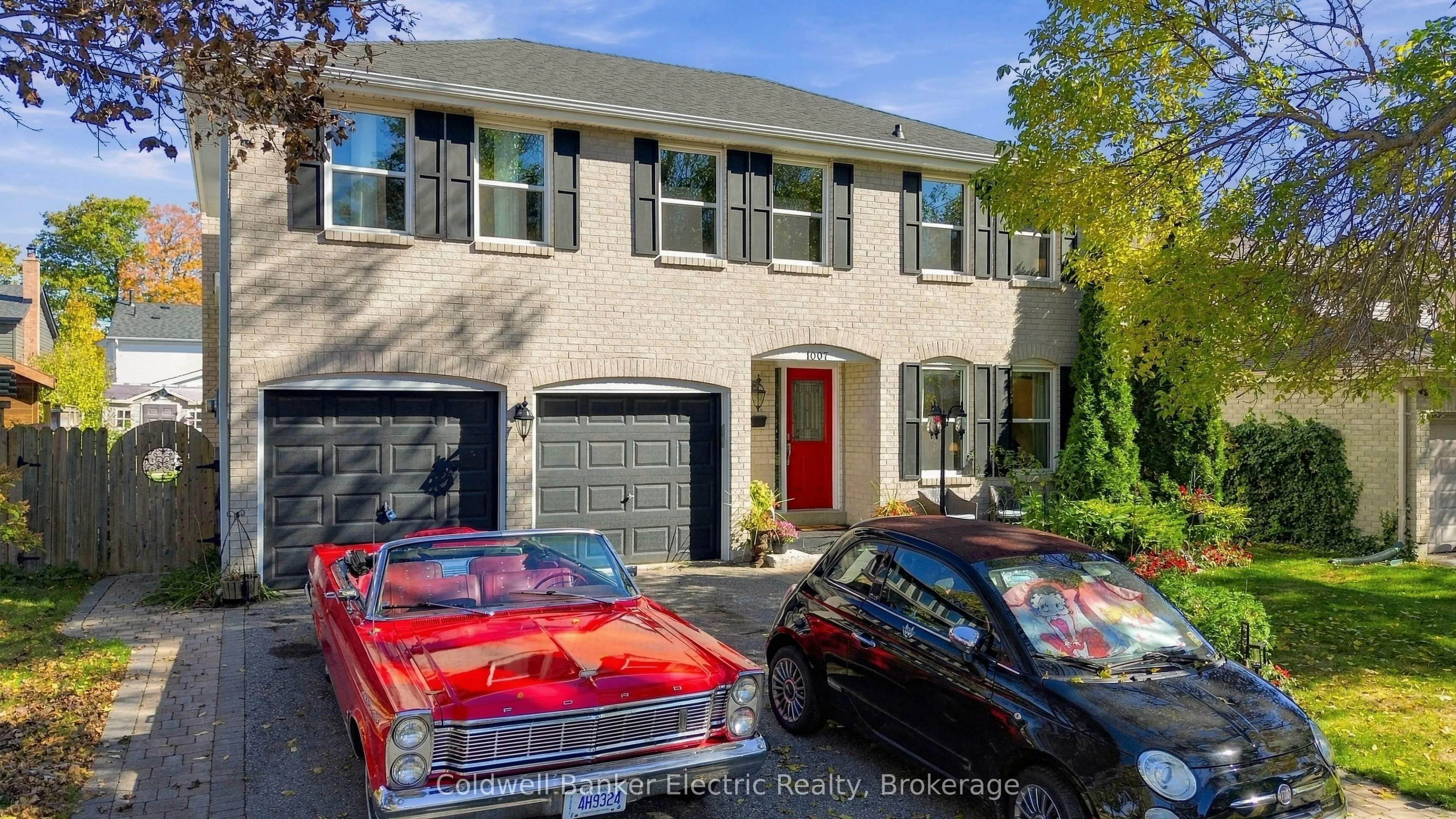 1007 Moorelands Crescent