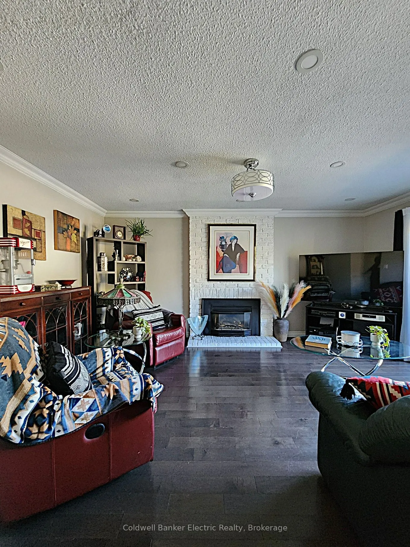 1007 Moorelands Crescent