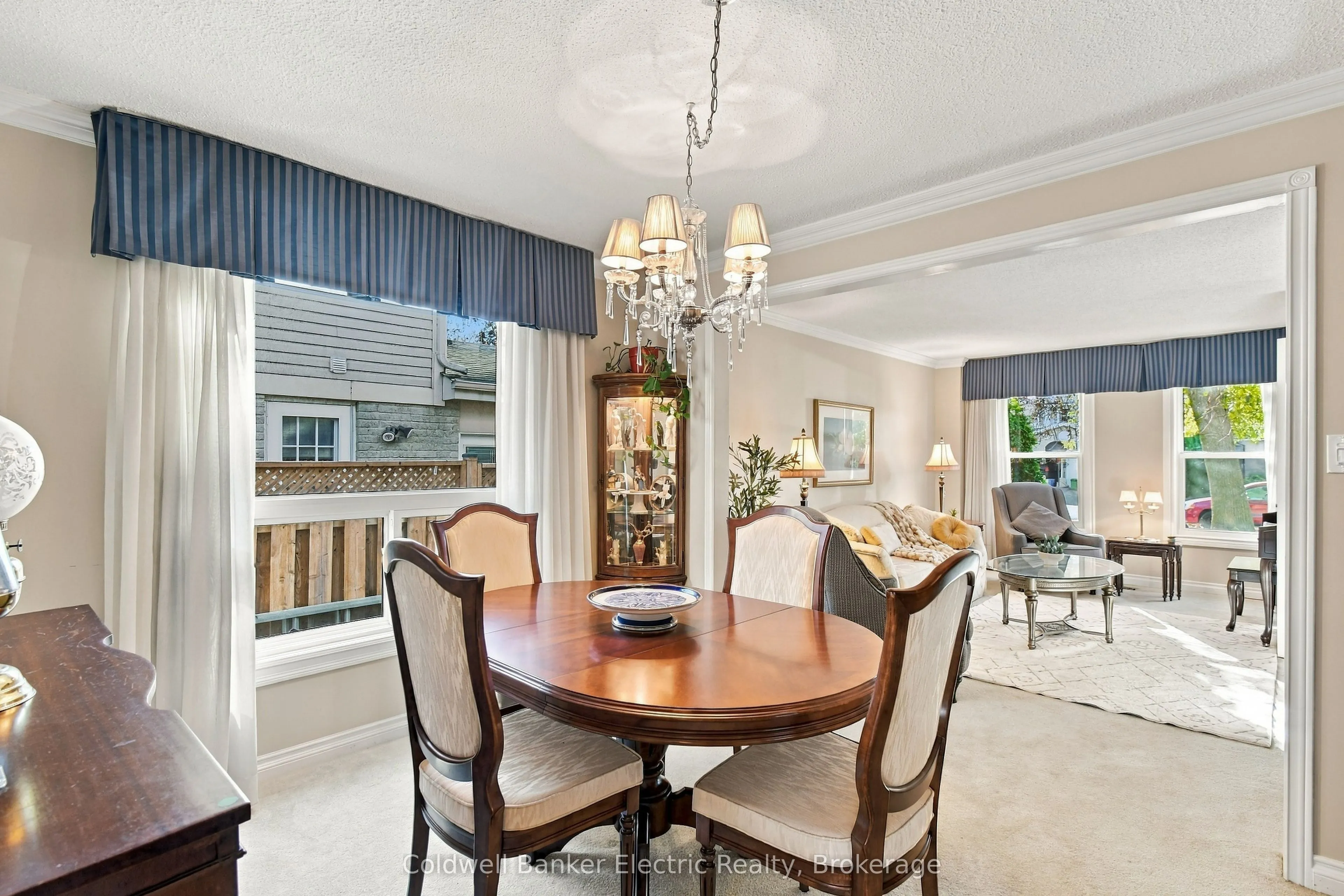 1007 Moorelands Crescent