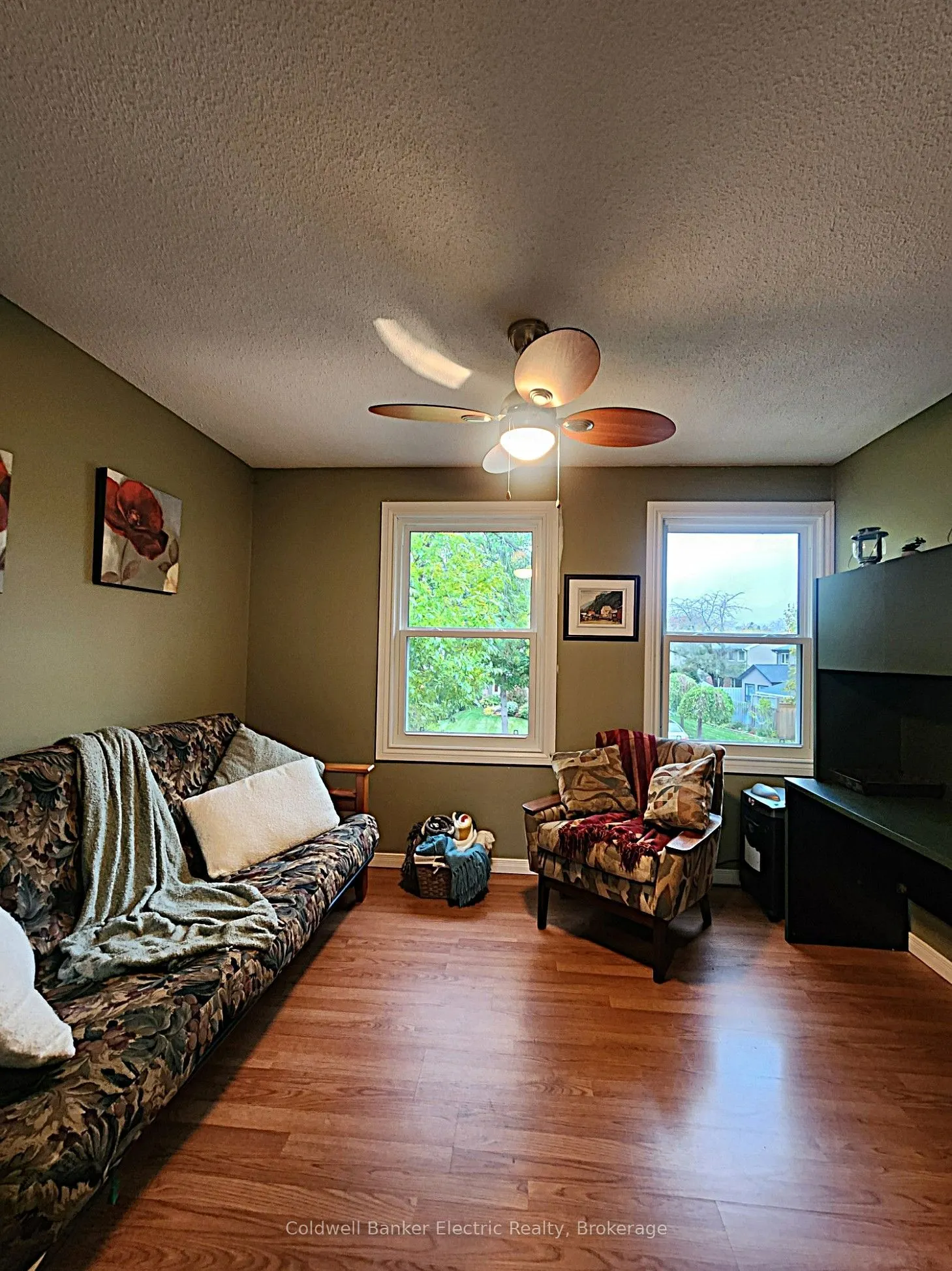 1007 Moorelands Crescent
