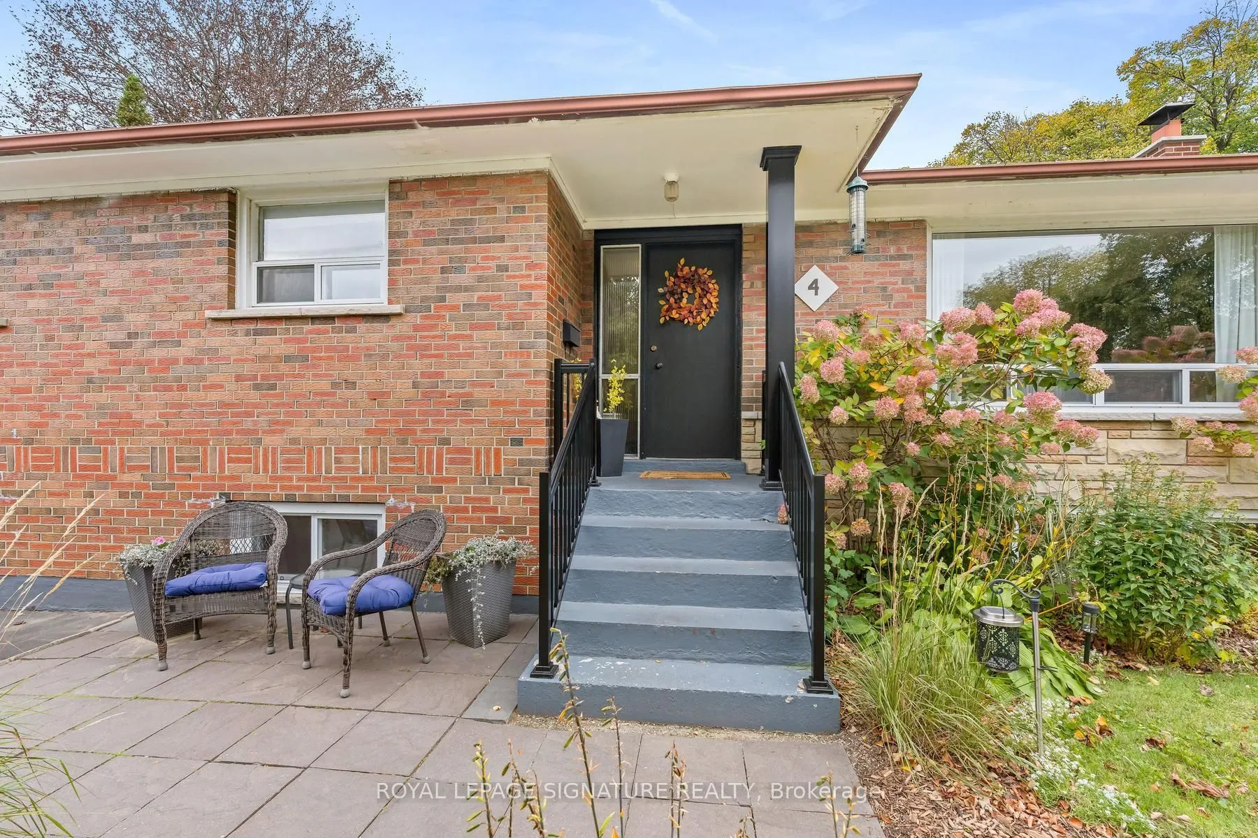 4 Moss Street