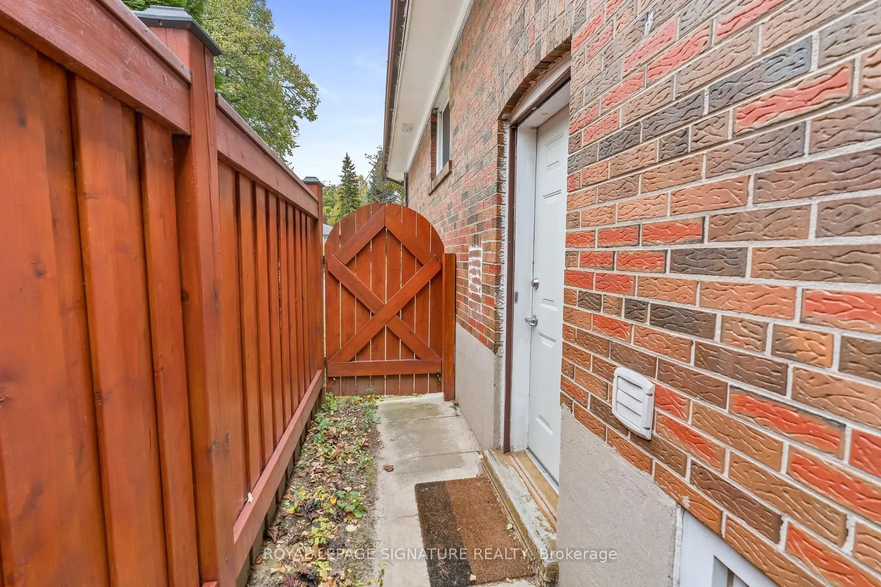 4 Moss Street