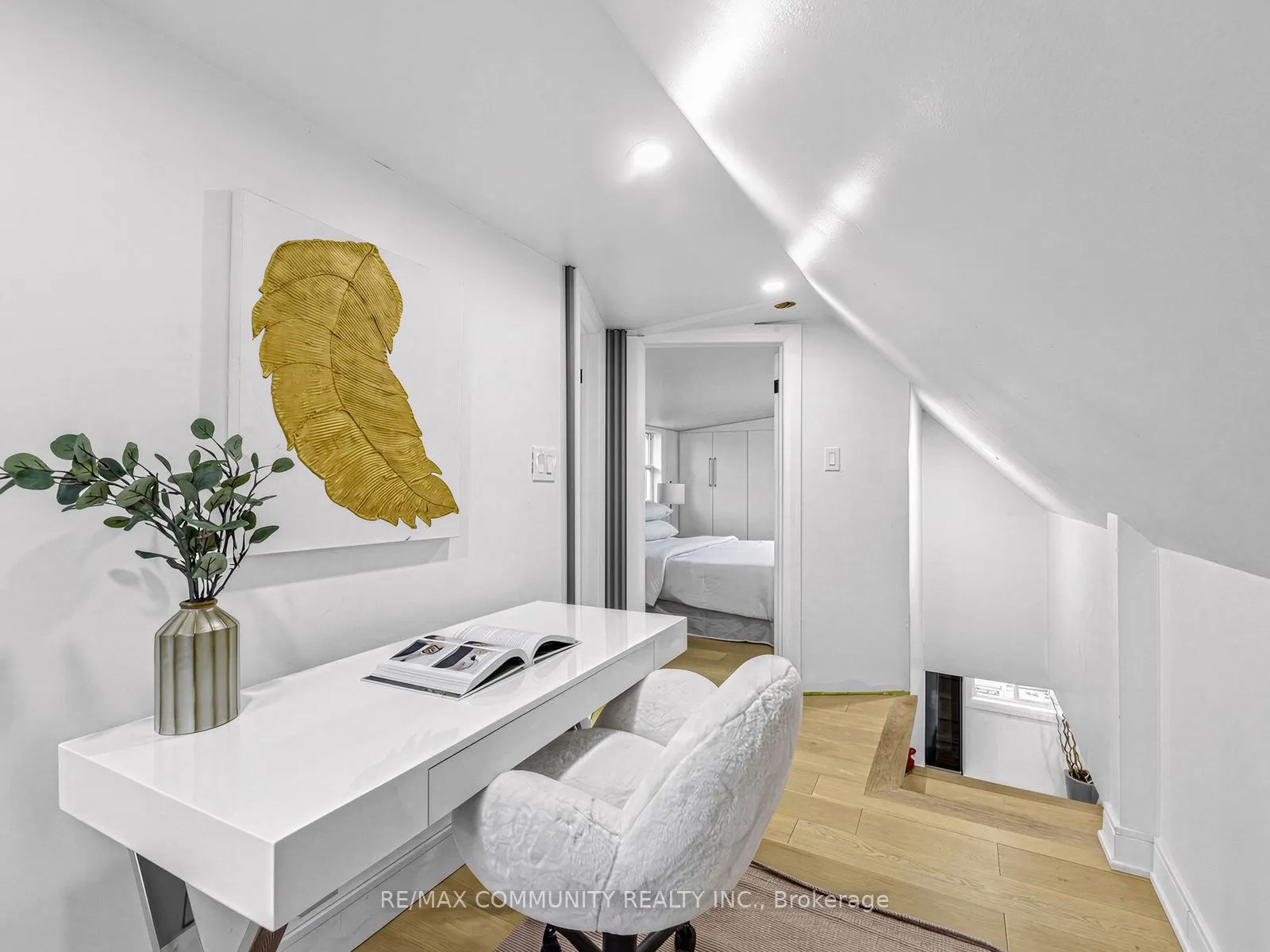 2444 Rundle Abbey
