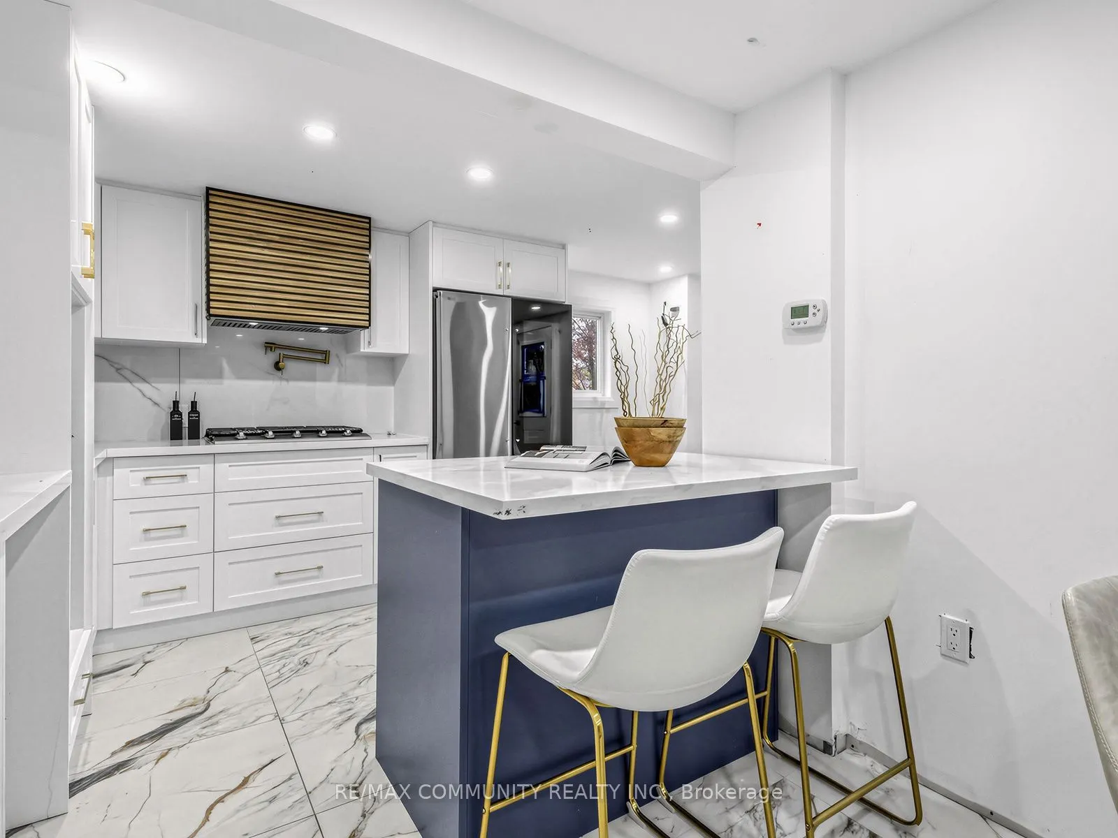 2444 Rundle Abbey