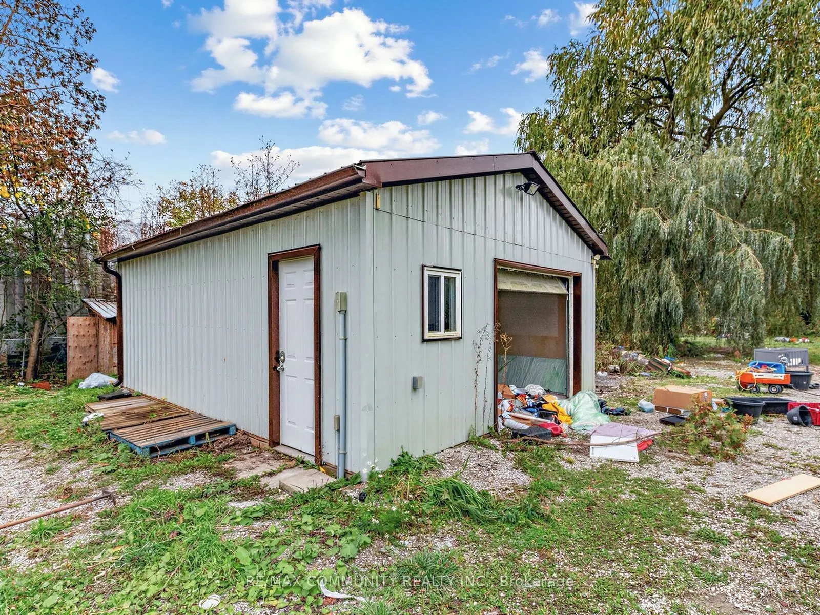 2444 Rundle Abbey