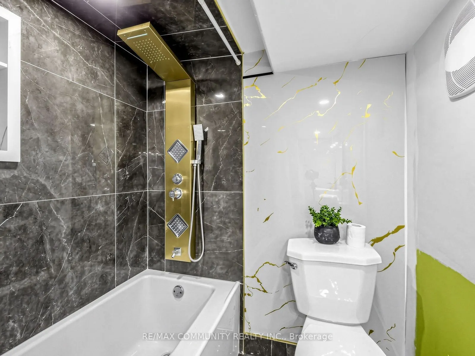 2444 Rundle Abbey