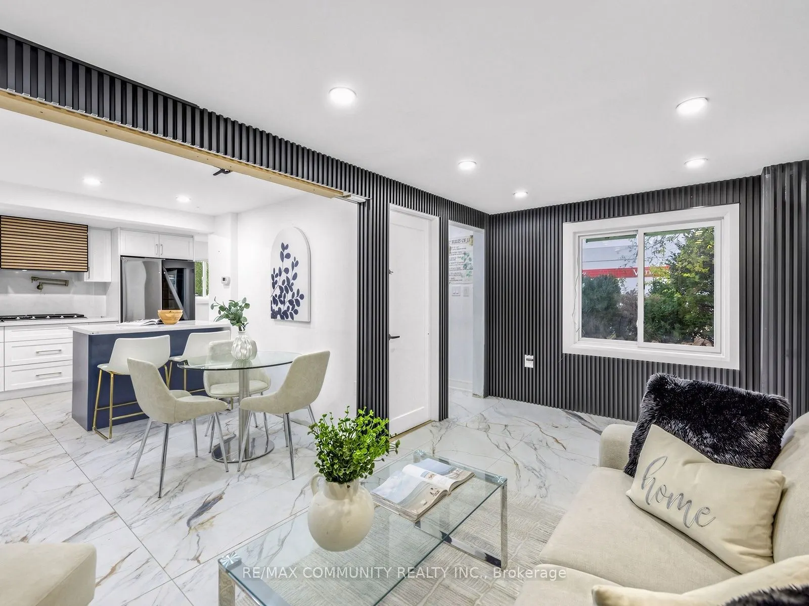 2444 Rundle Abbey