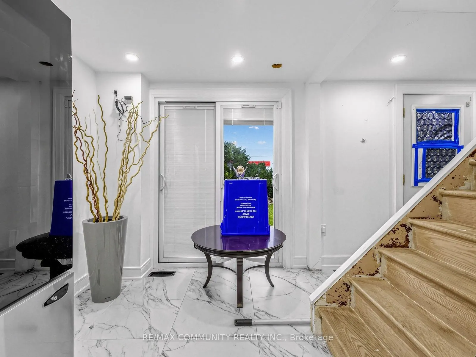 2444 Rundle Abbey