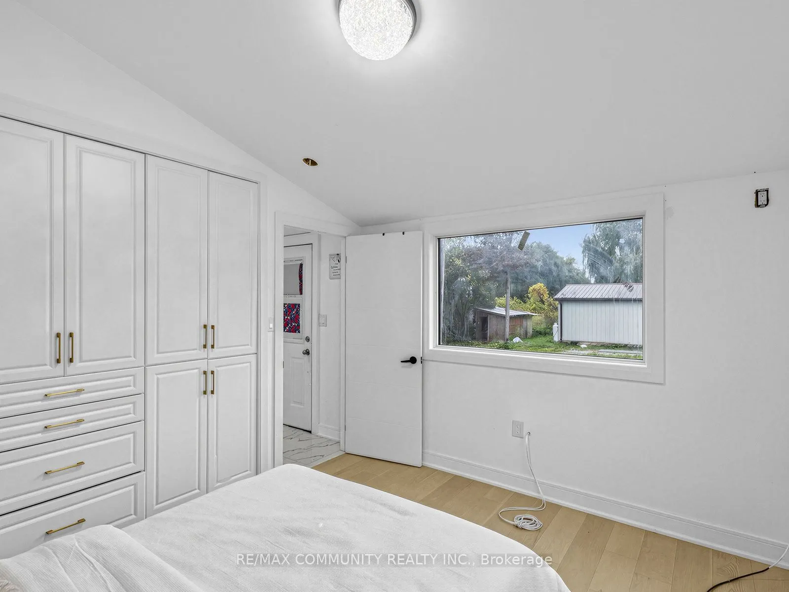 2444 Rundle Abbey