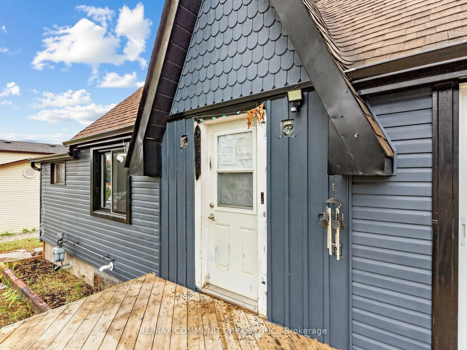 2444 Rundle Abbey