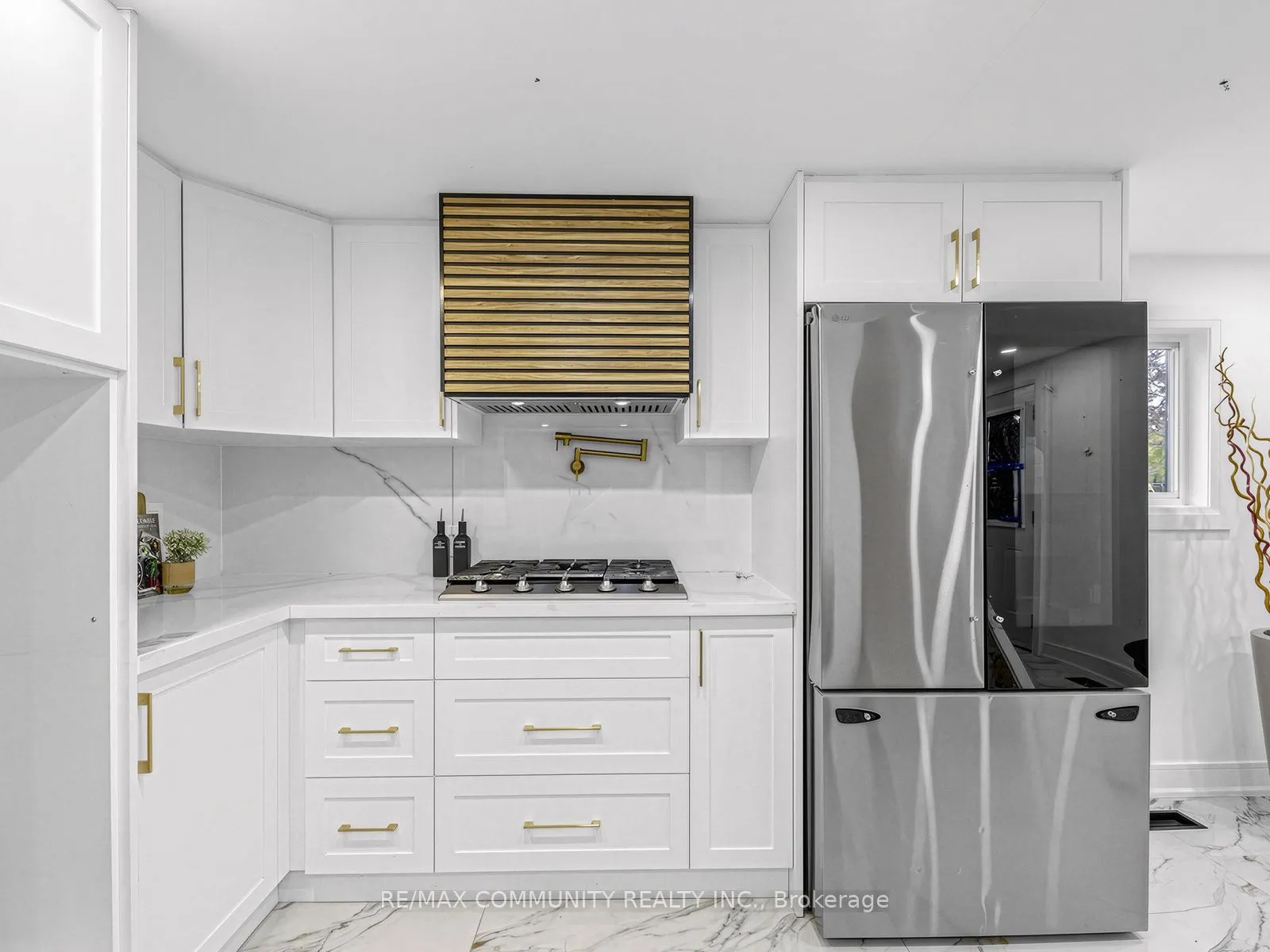 2444 Rundle Abbey