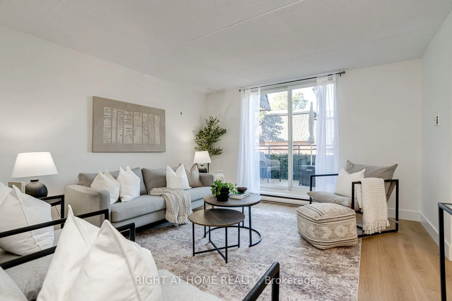 580 Mary Street E #207