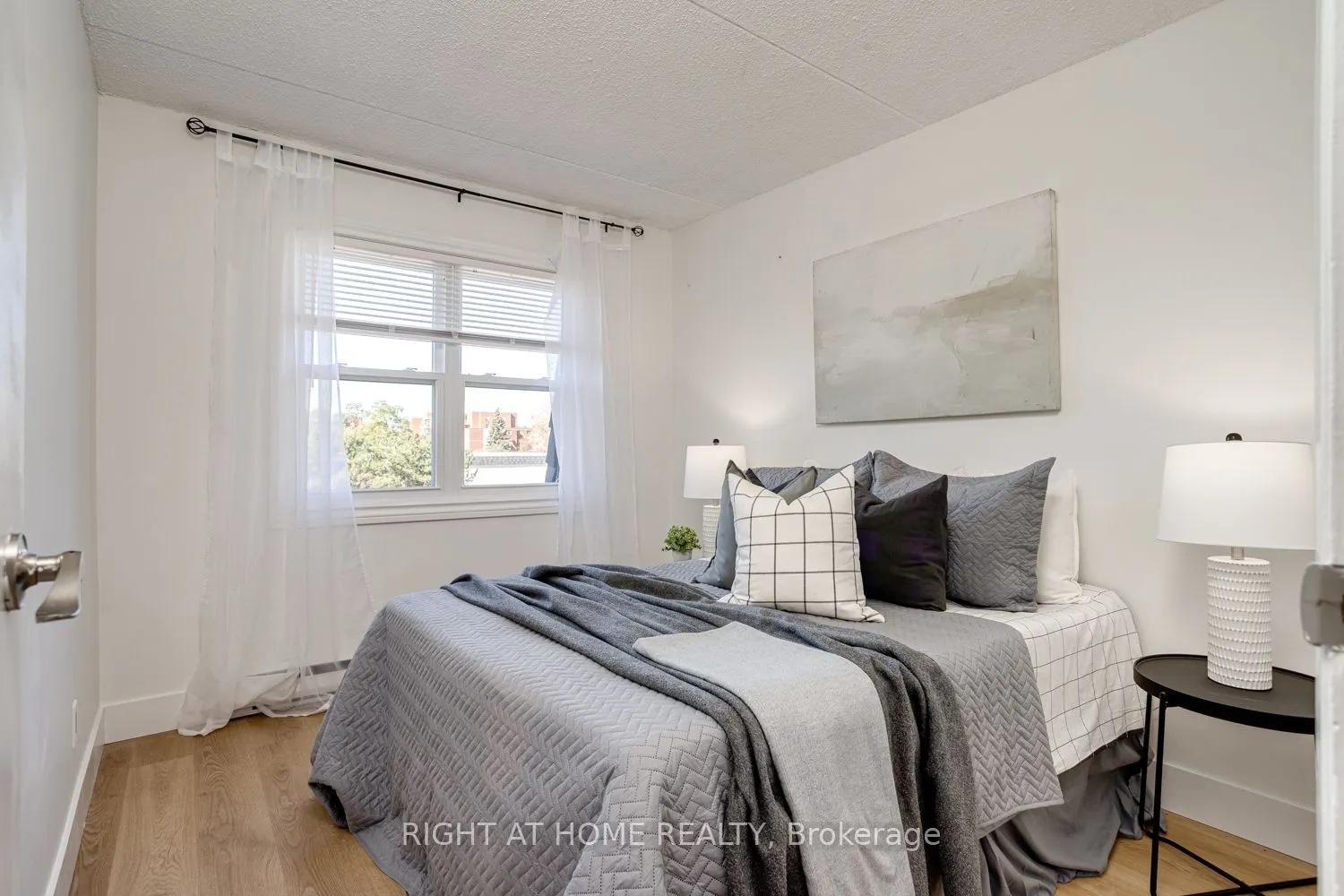 580 Mary Street E #207