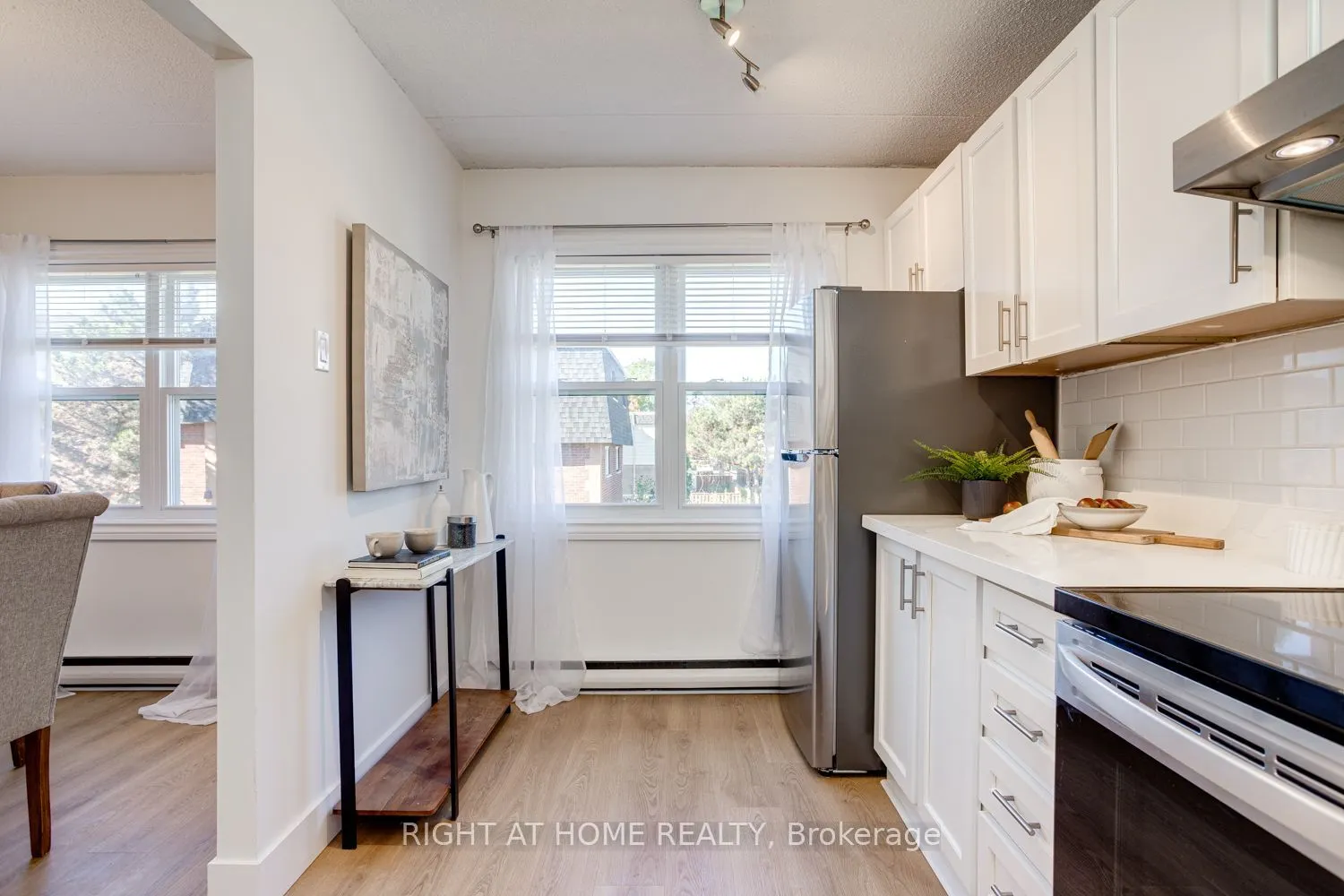 580 Mary Street E #207