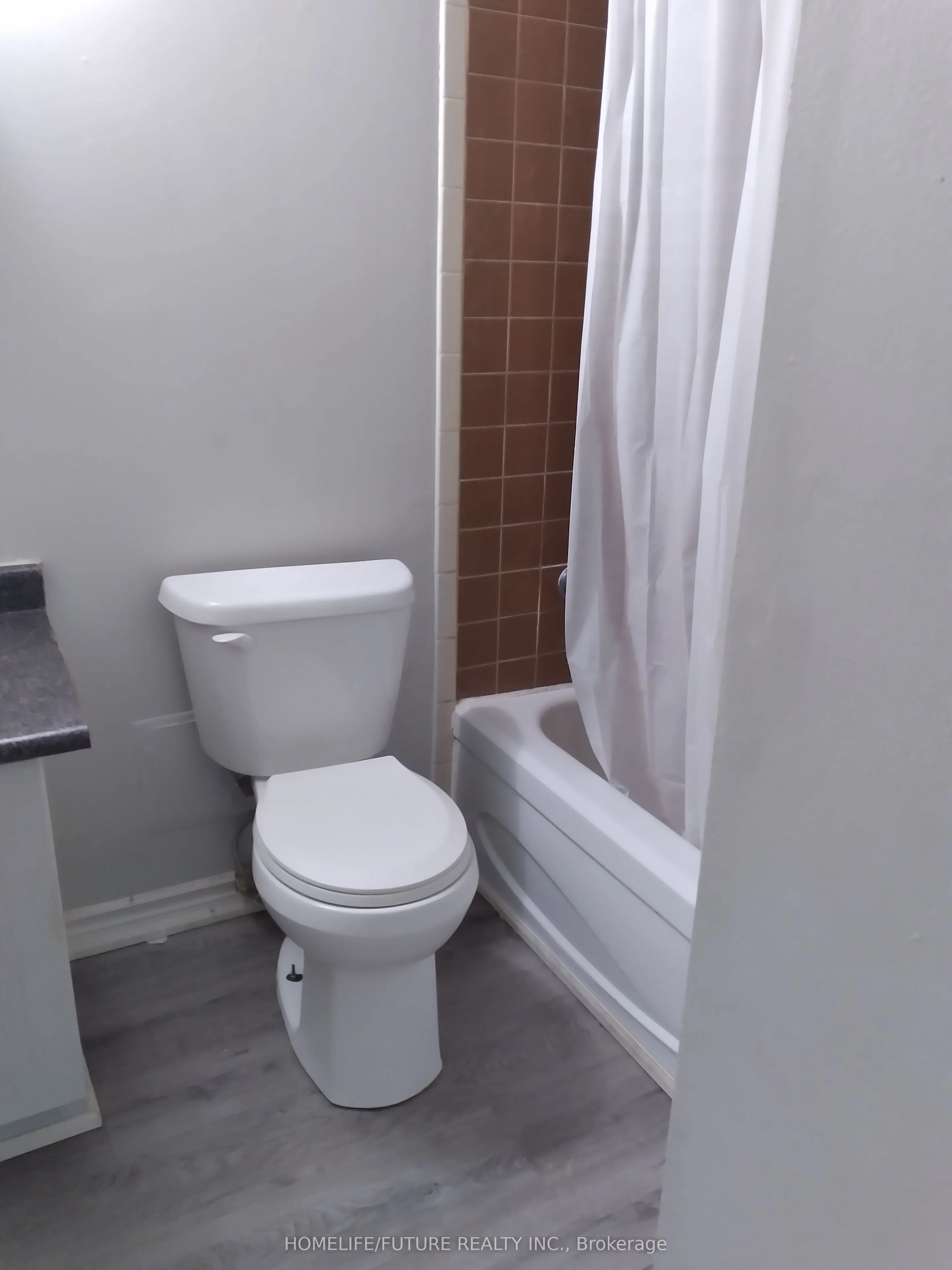 560 Bloor Street E #105