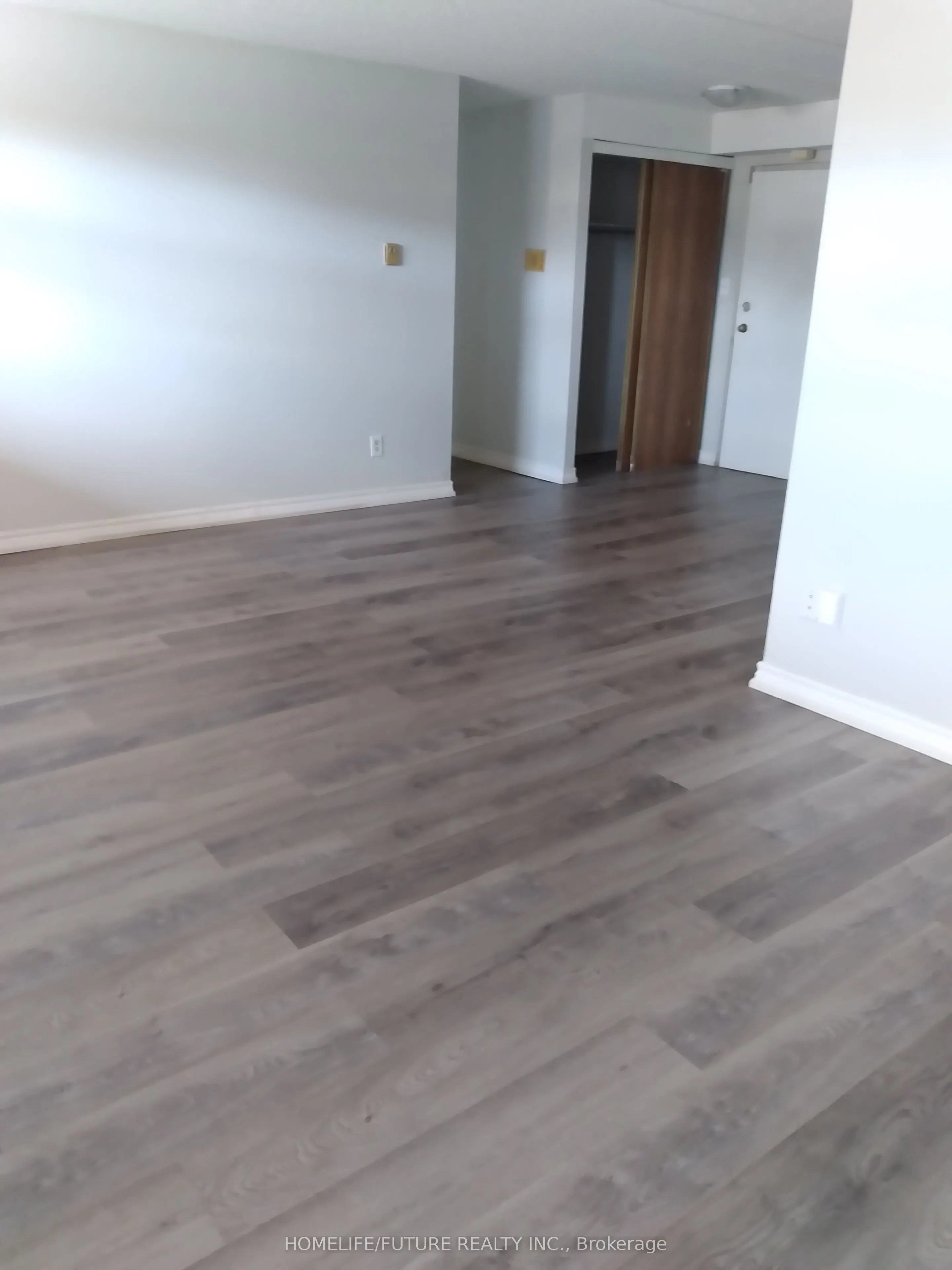 560 Bloor Street E #105