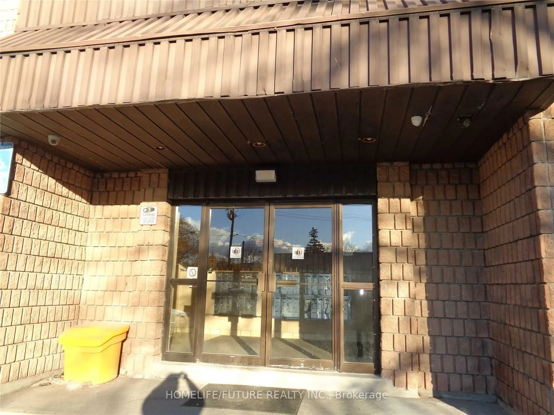 560 Bloor Street E #105