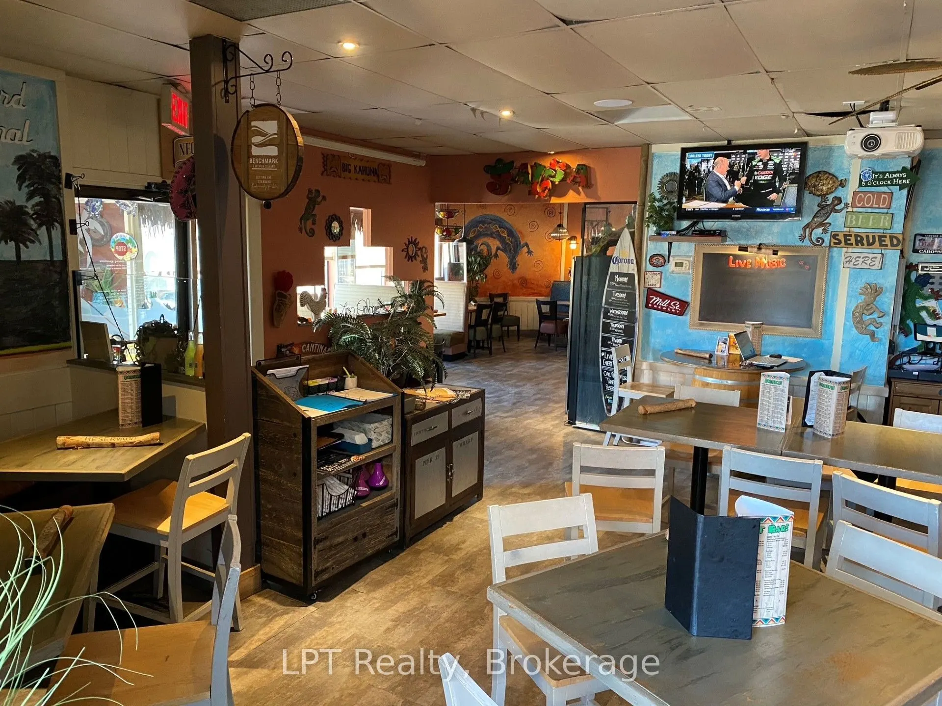 1009 Dundas Street E