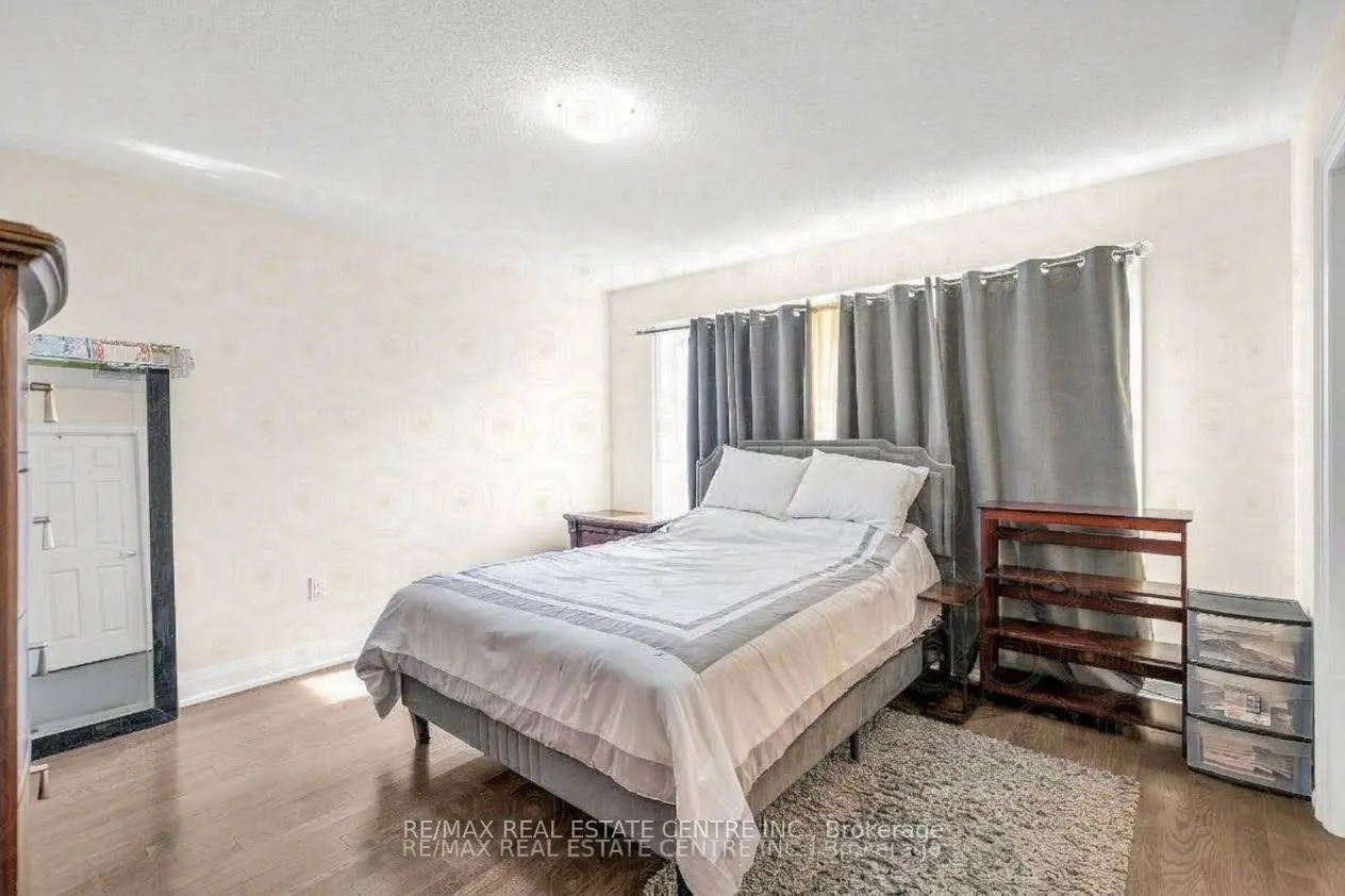 43 Northrop Avenue