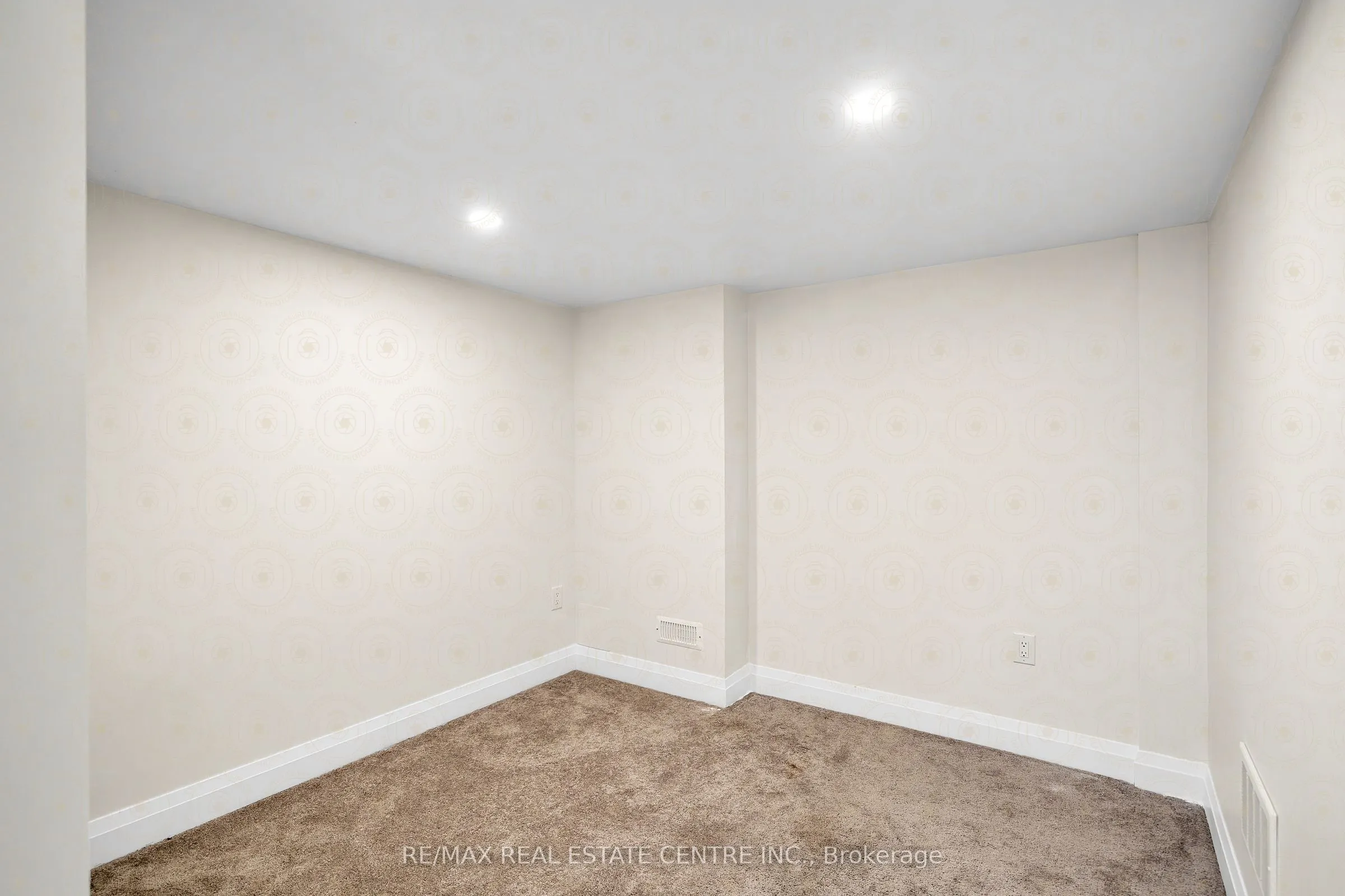 43 Northrop Avenue