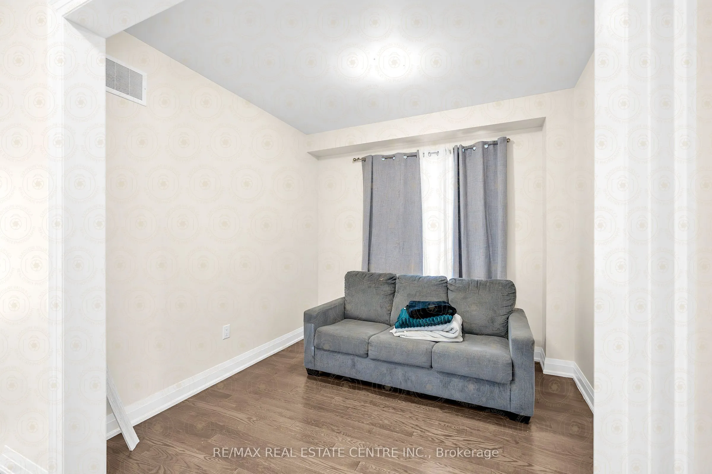 43 Northrop Avenue