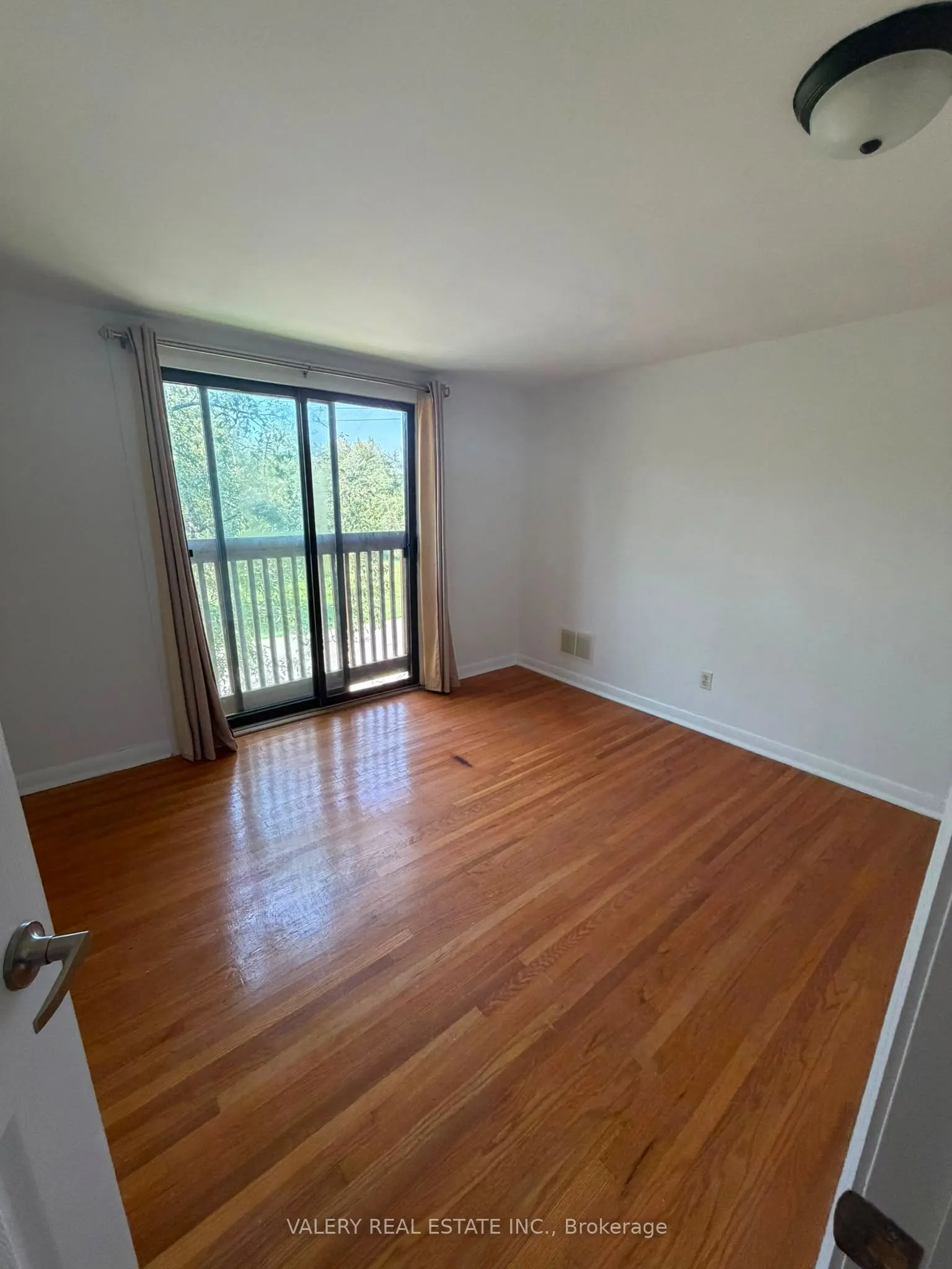 425 Livingston Road N