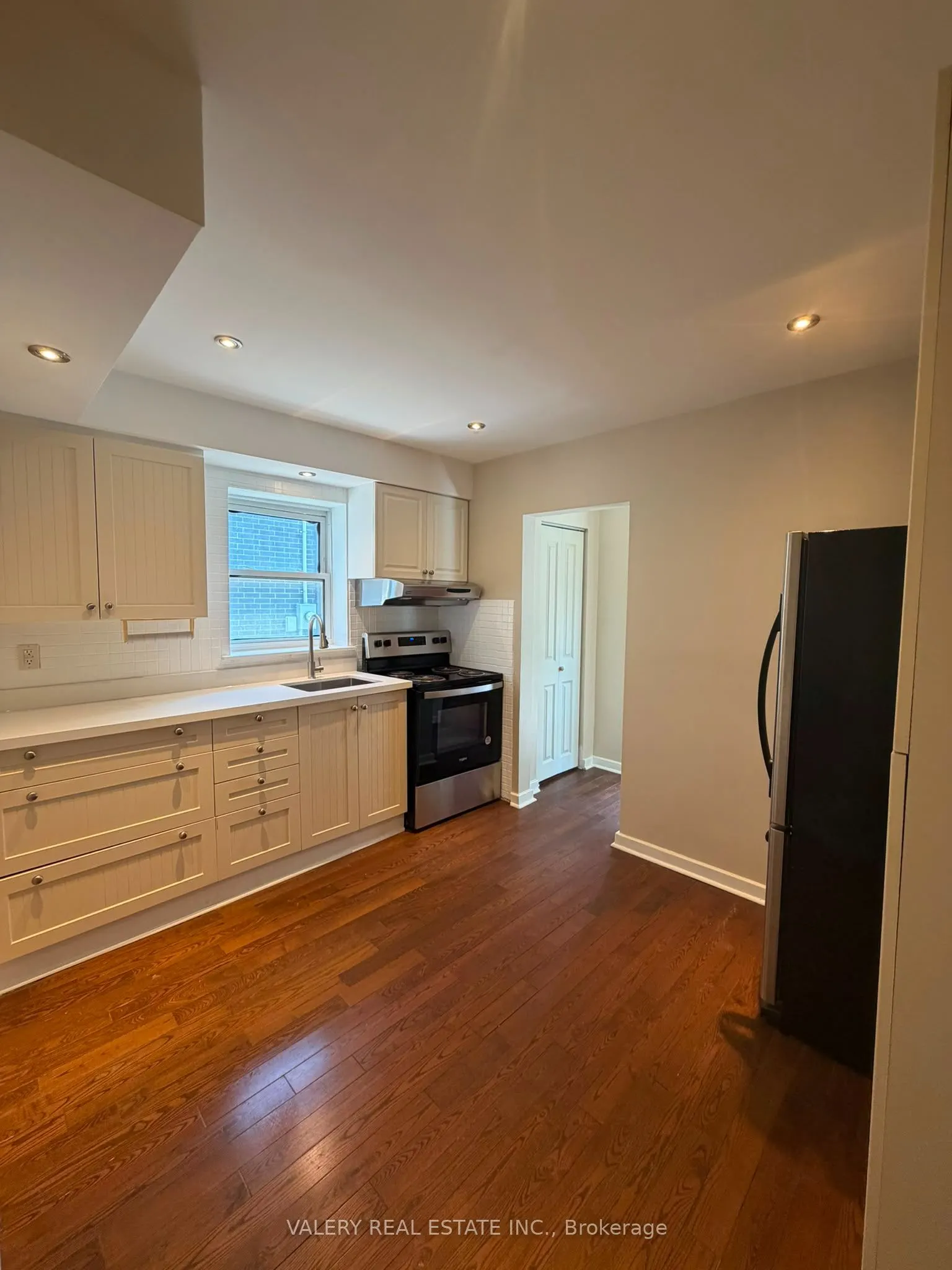 425 Livingston Road N