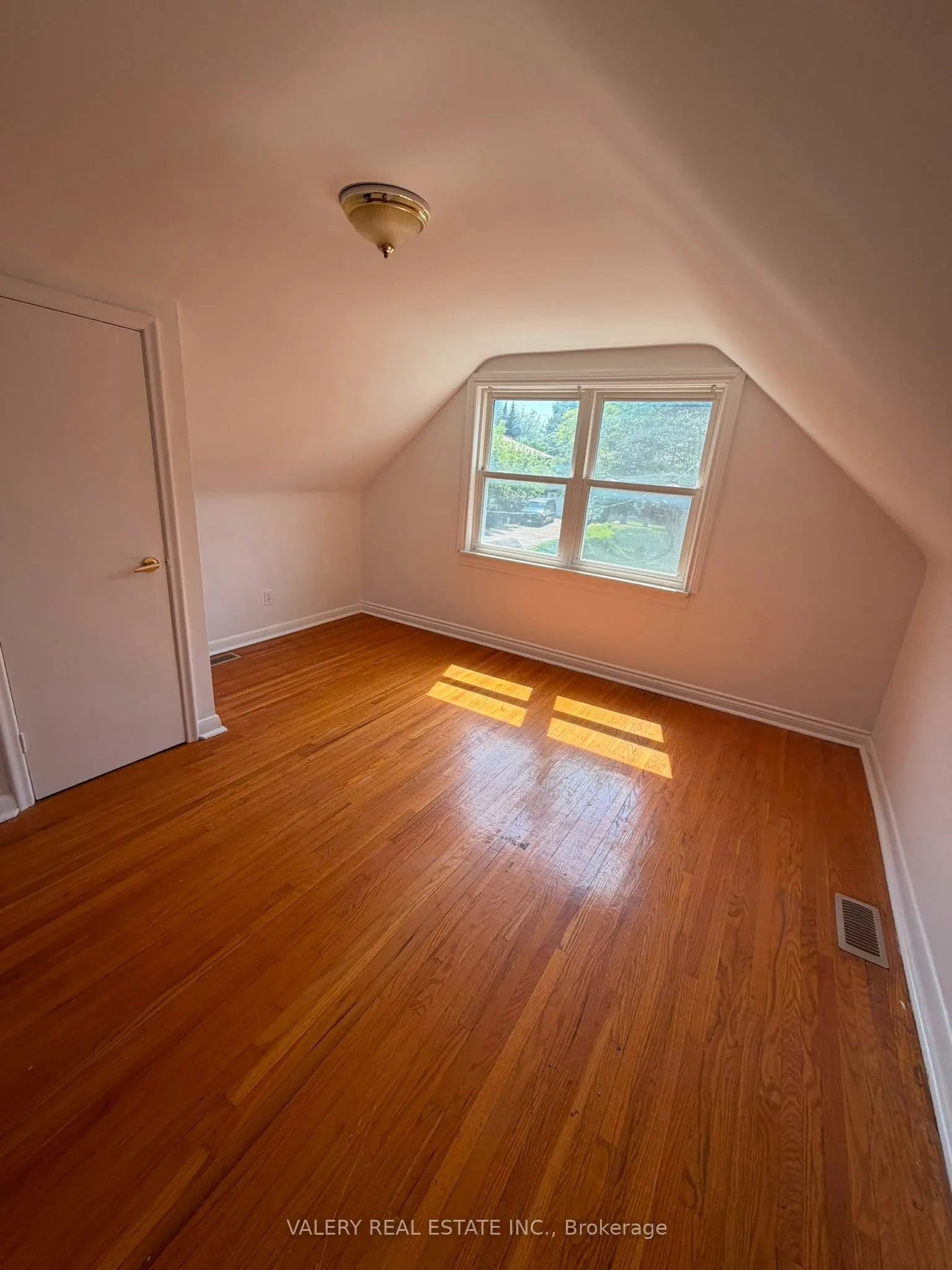 425 Livingston Road N
