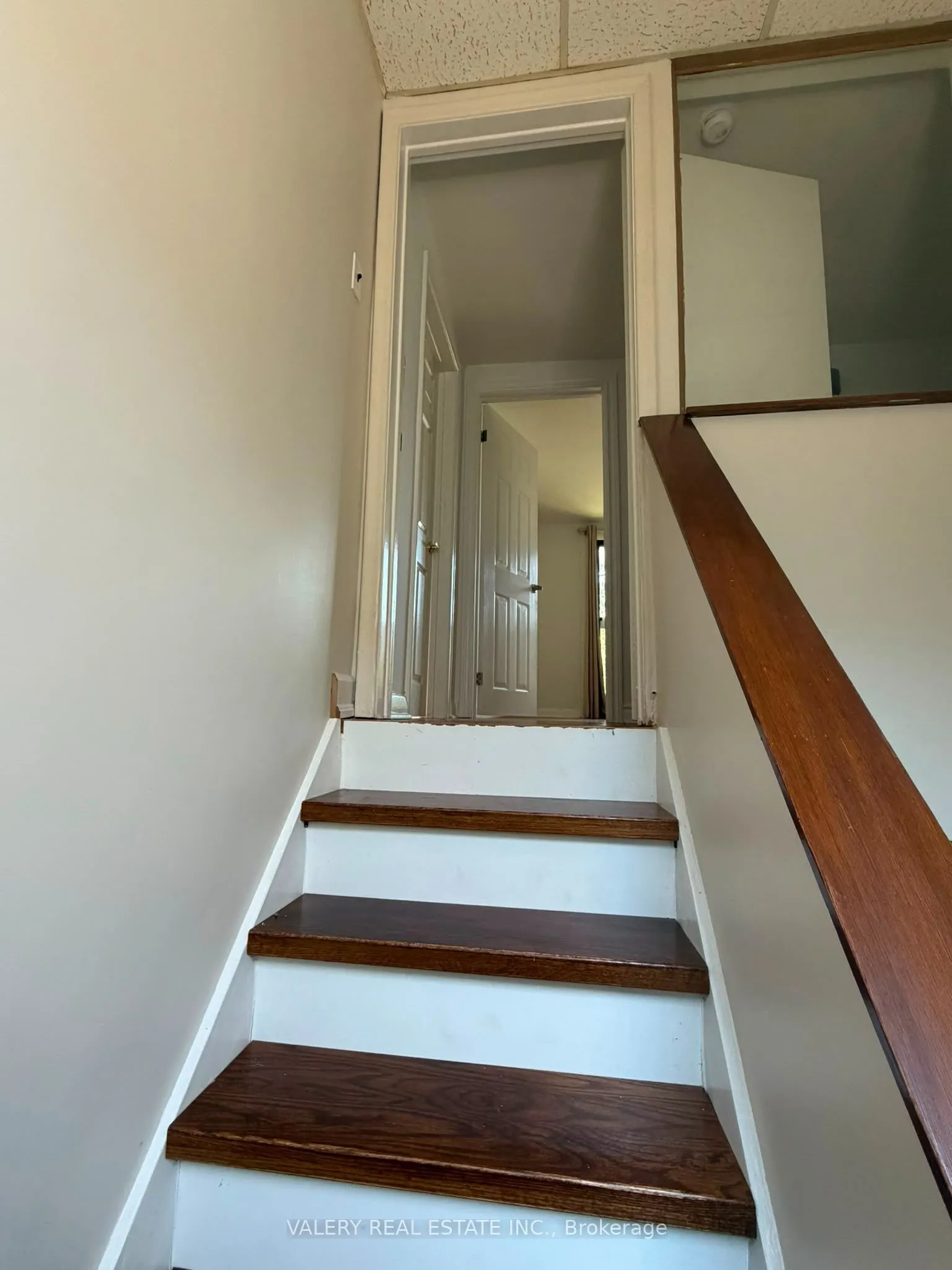 425 Livingston Road N