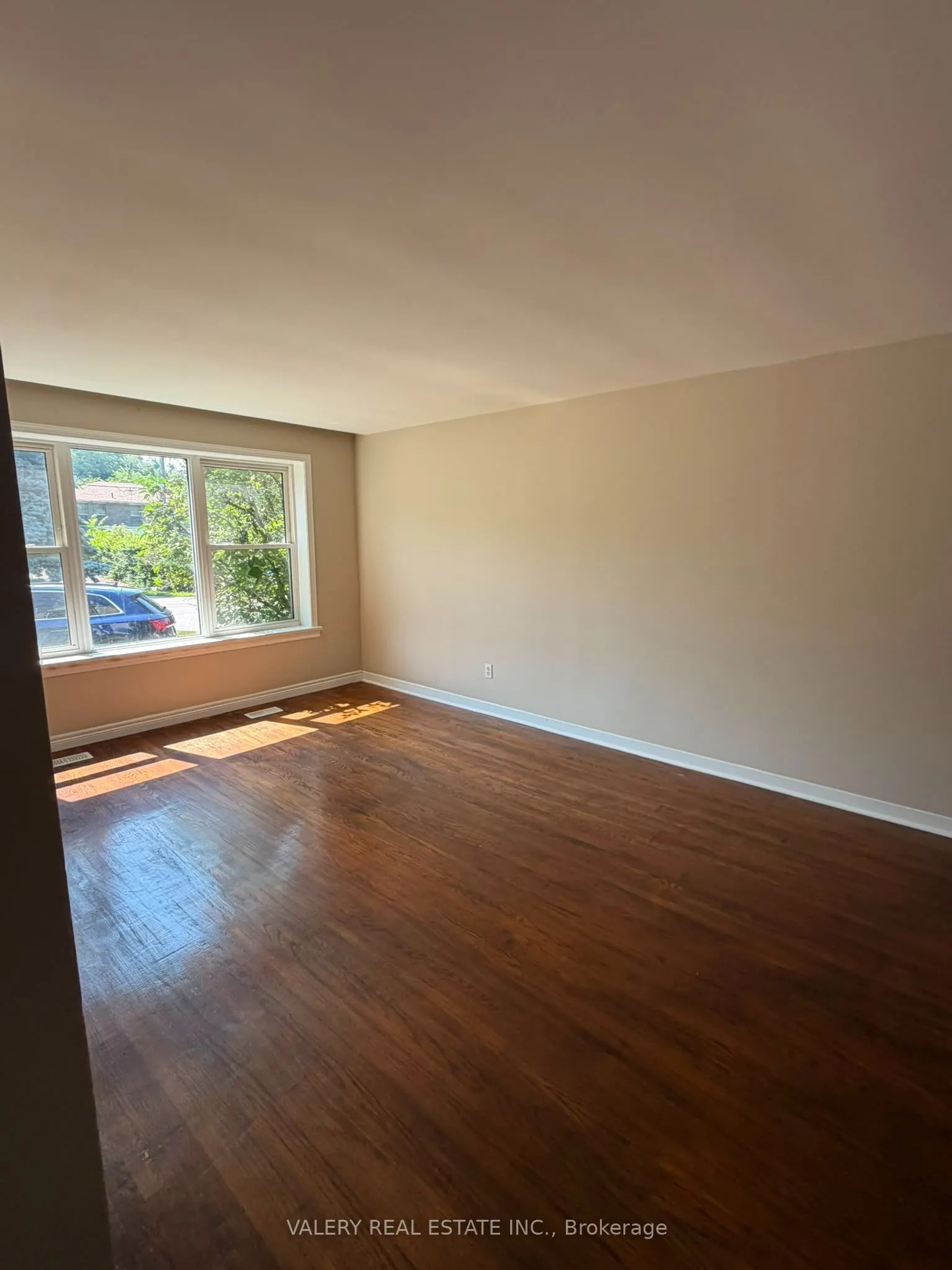 425 Livingston Road N