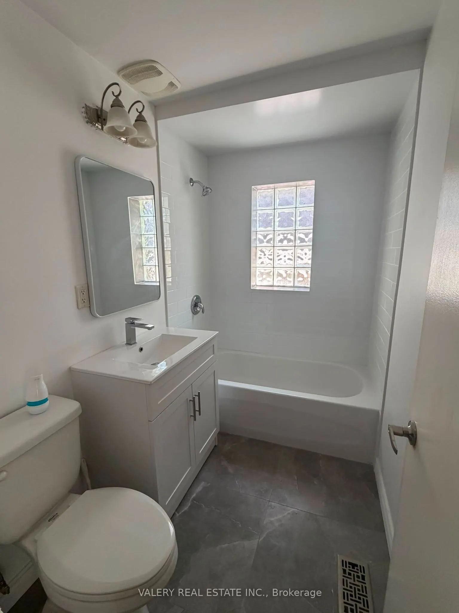 425 Livingston Road N