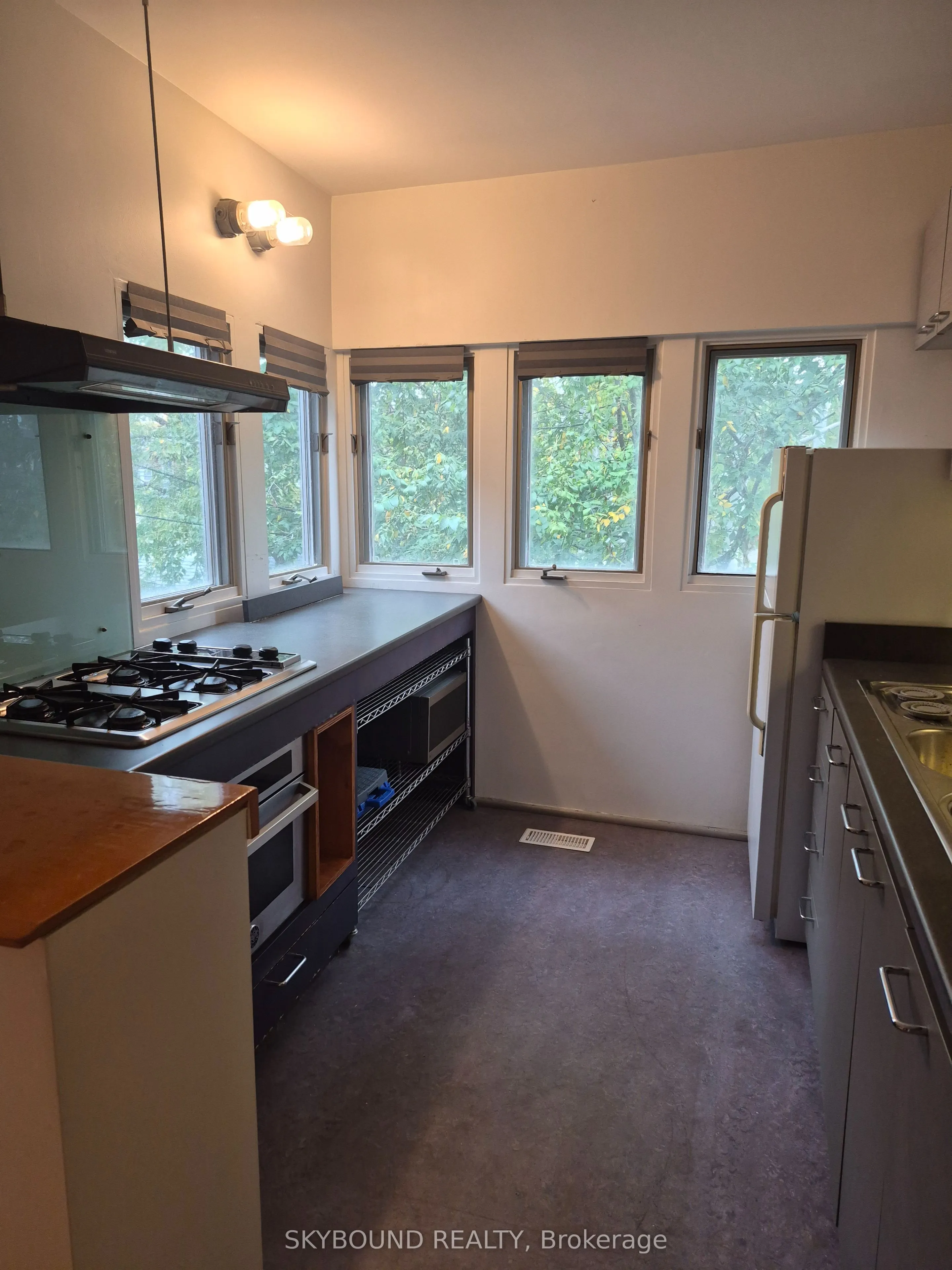 122 Arundel Avenue ## Upper