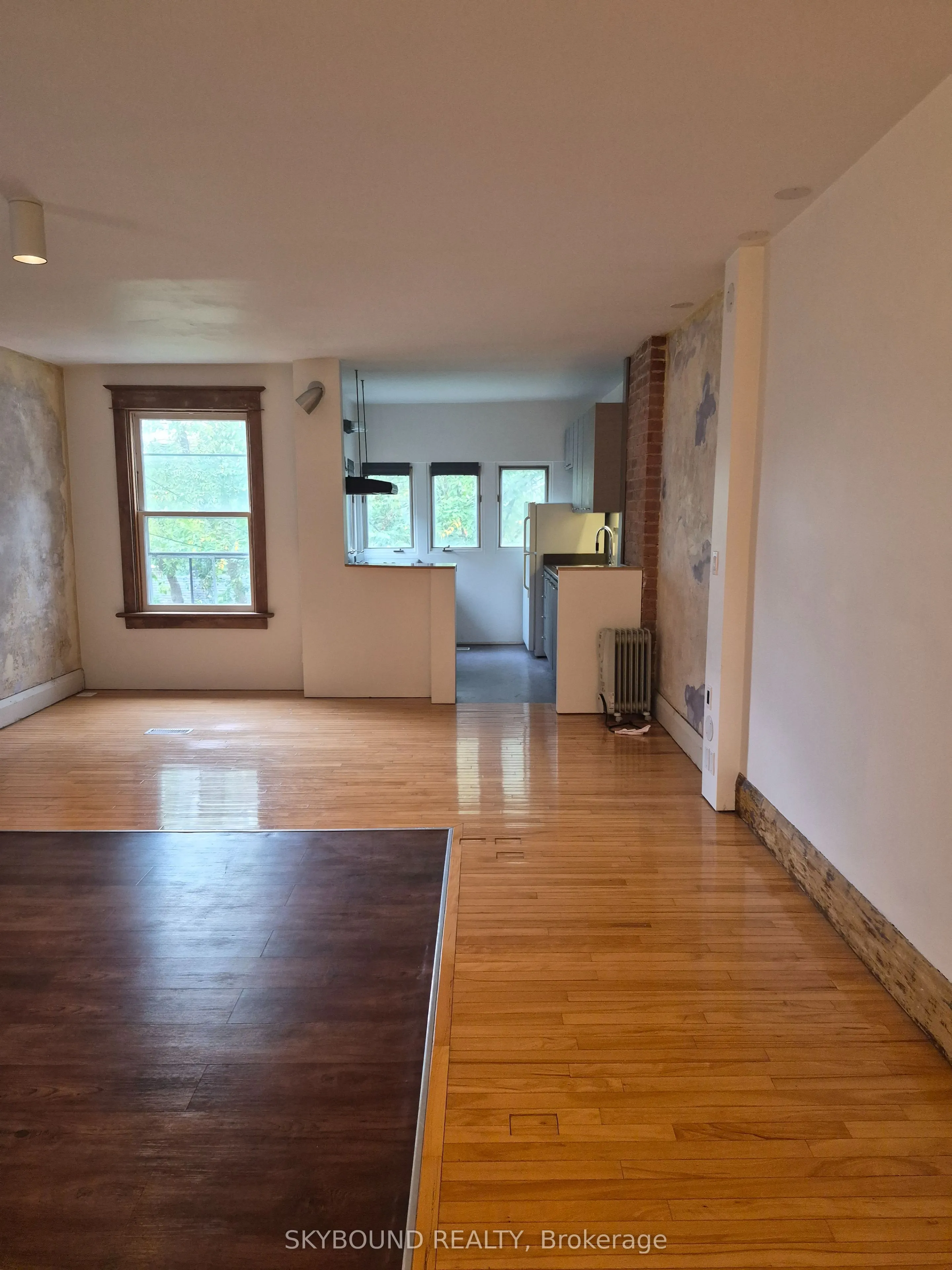 122 Arundel Avenue ## Upper
