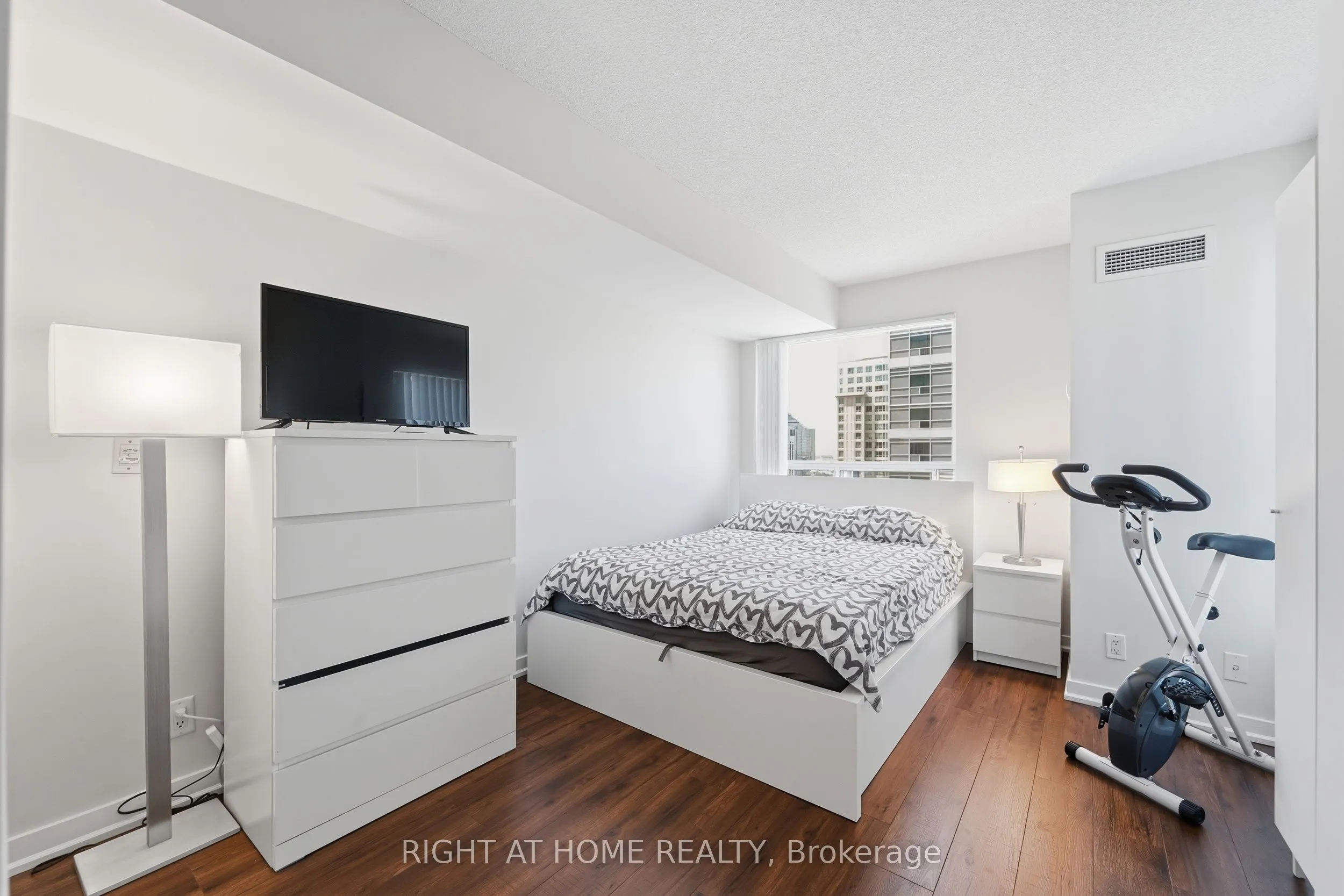 38 Lee Centre Drive #1612