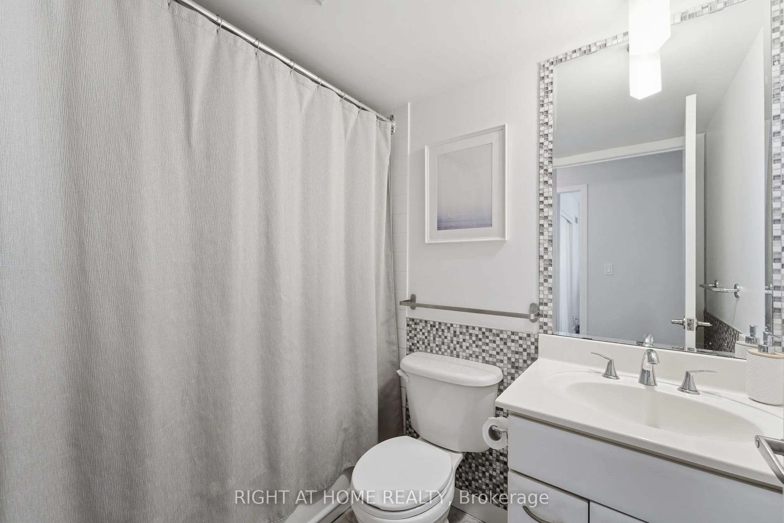 38 Lee Centre Drive #1612