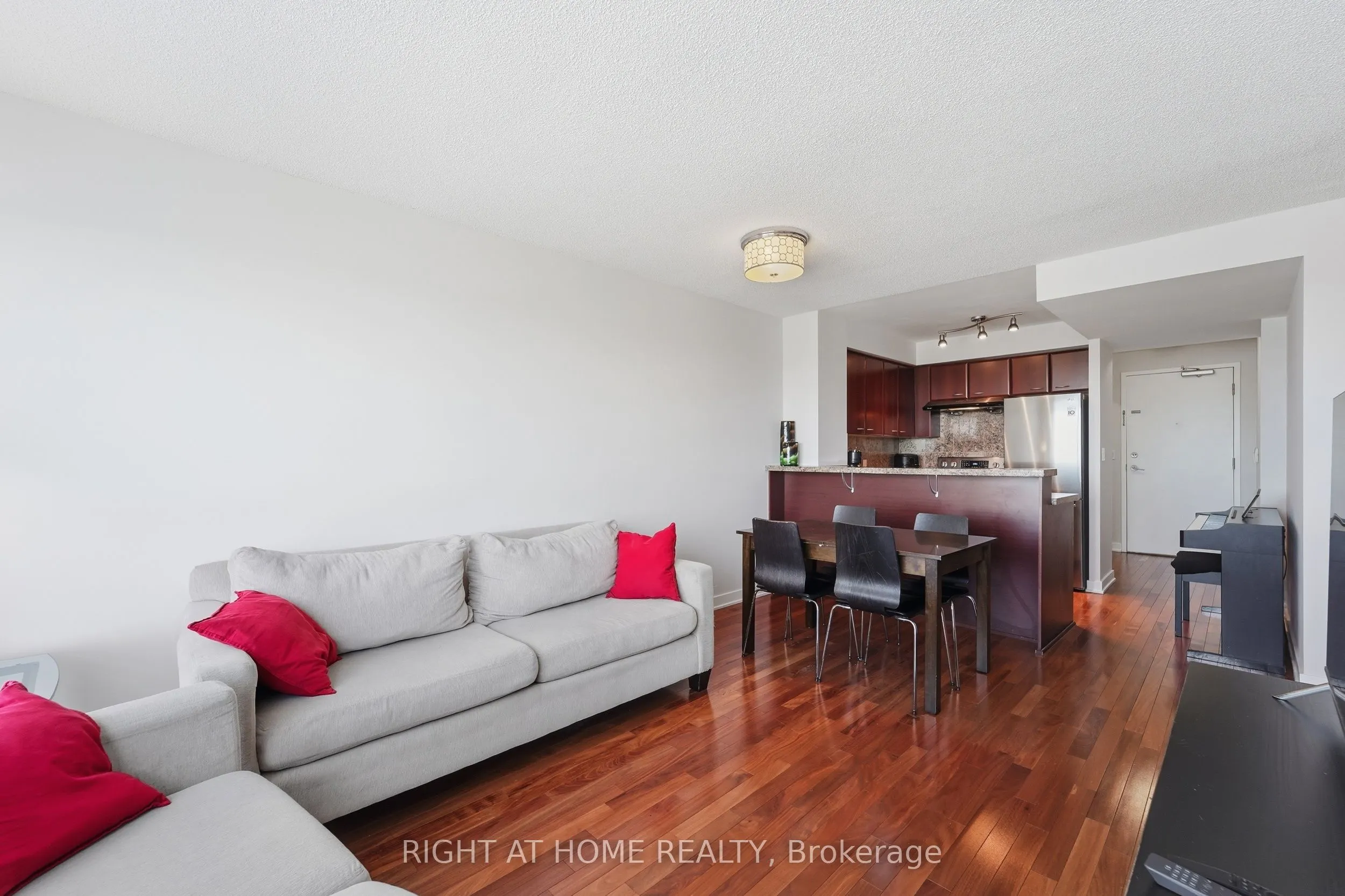38 Lee Centre Drive #1612