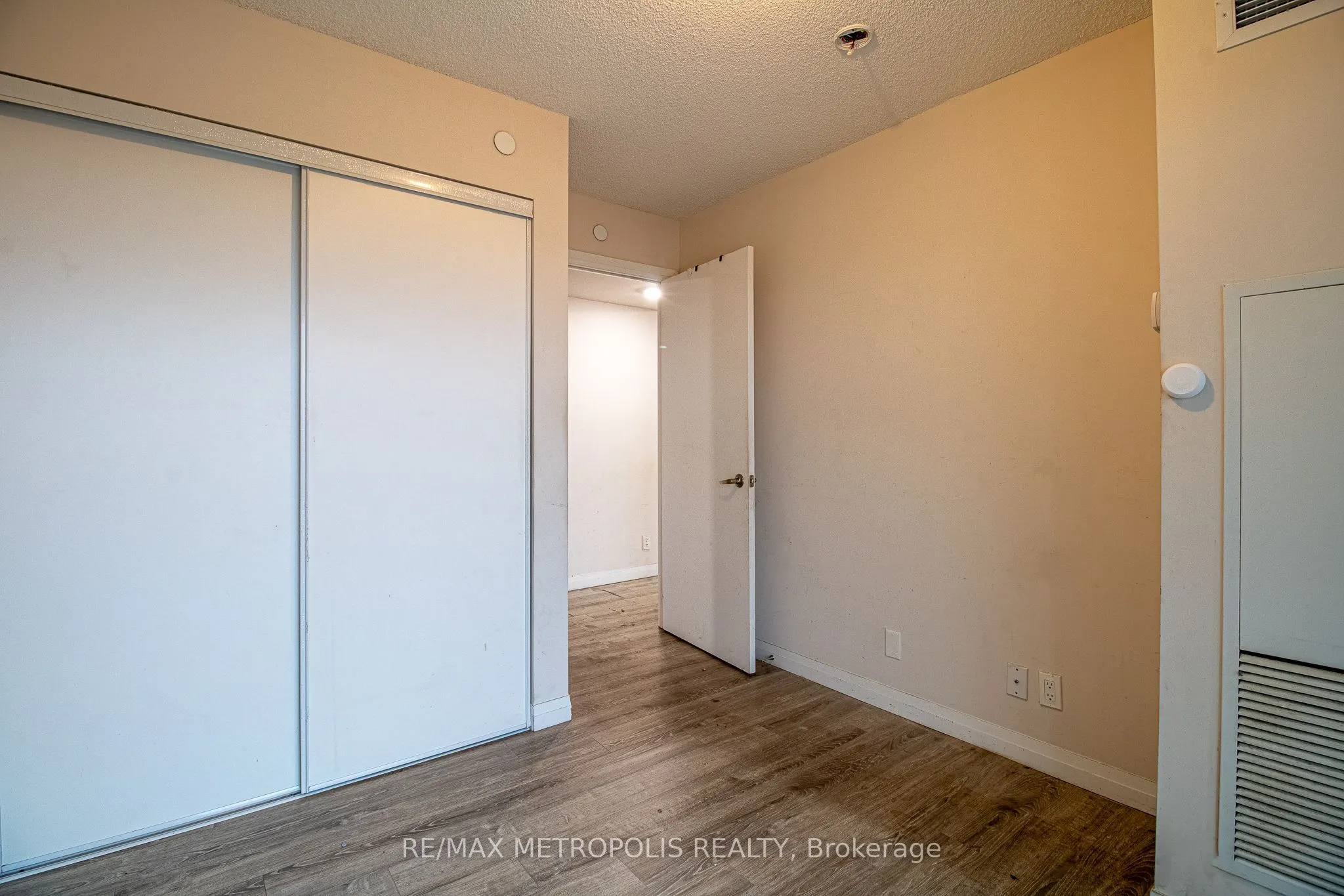 2152 Lawrence Avenue E #1502