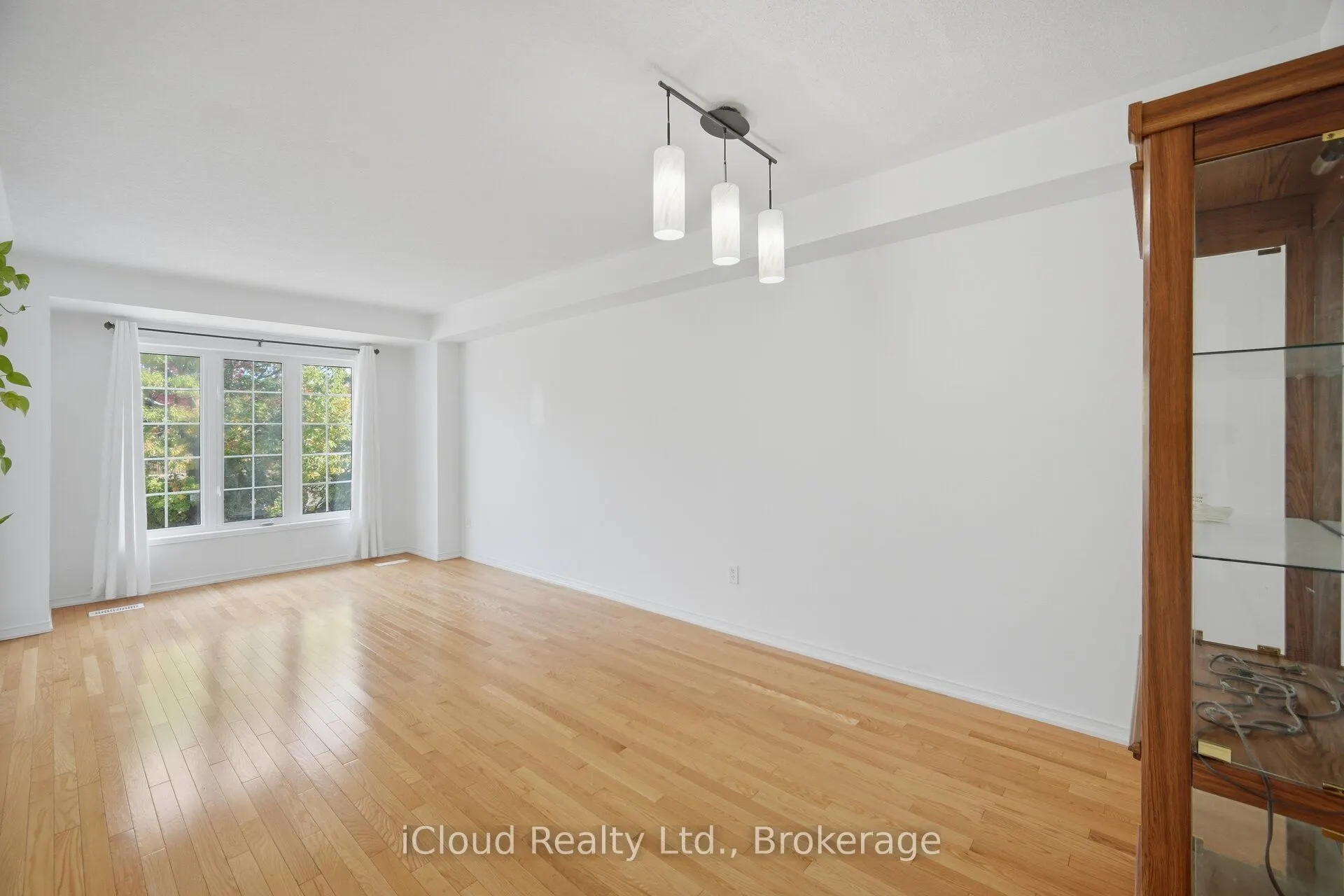24 Oakins Lane #24