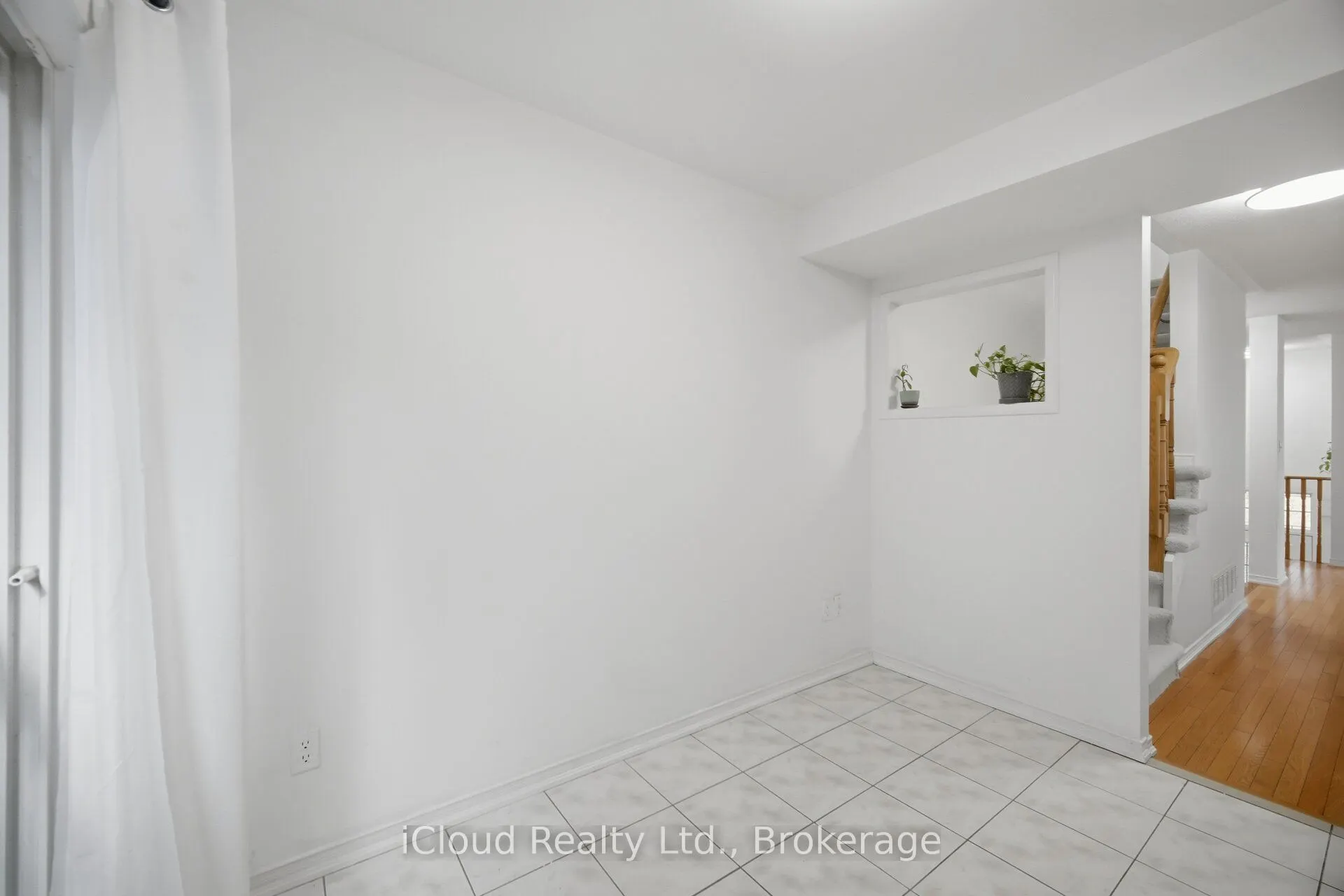 24 Oakins Lane #24