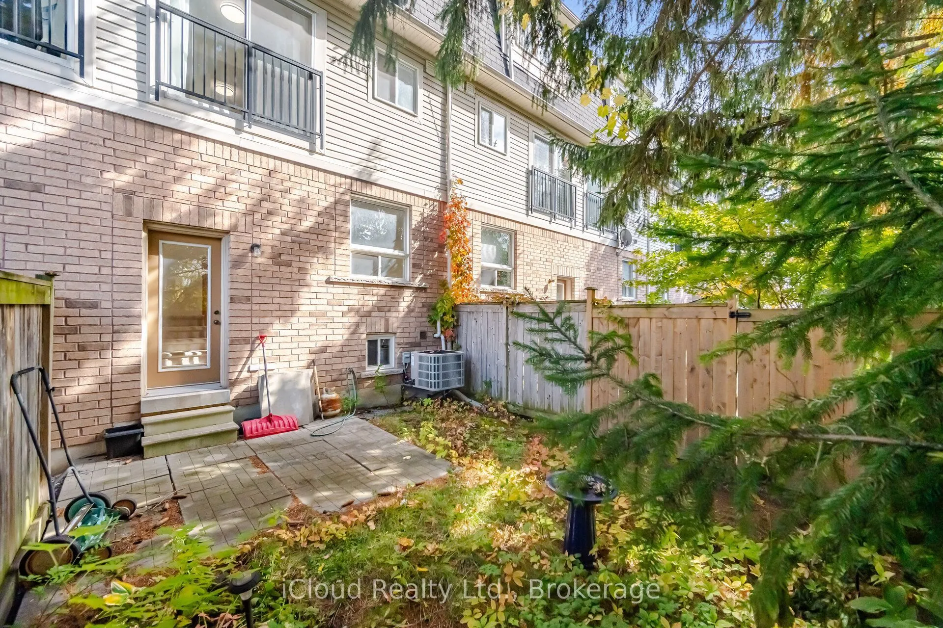 24 Oakins Lane #24