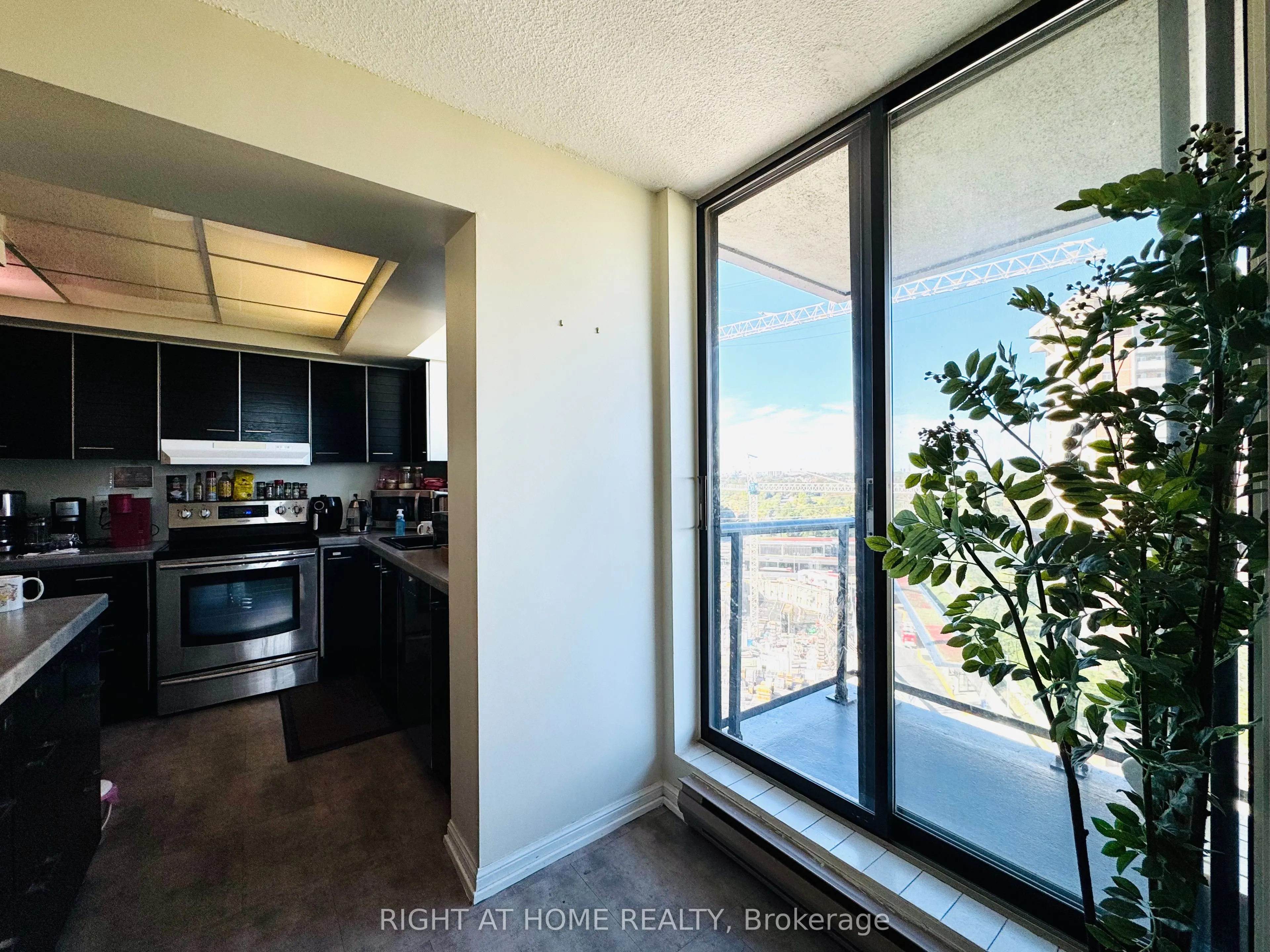 757 Victoria Park Avenue E #1404
