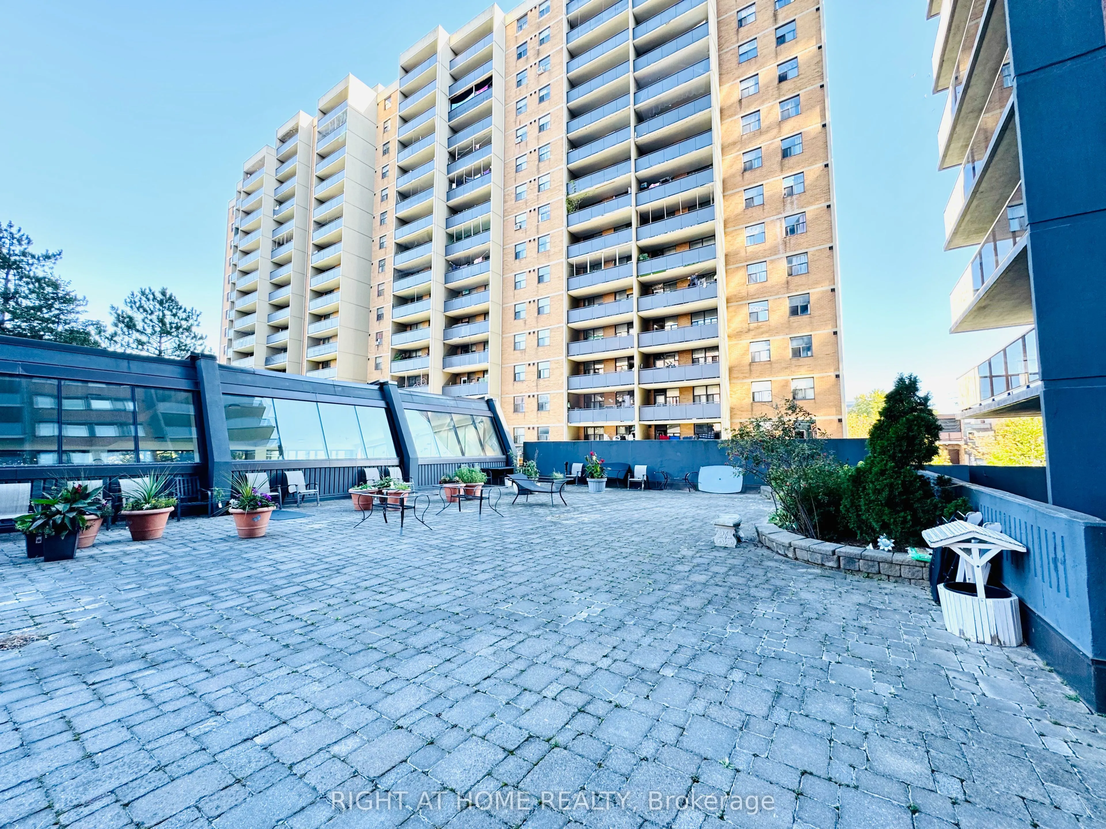757 Victoria Park Avenue E #1404