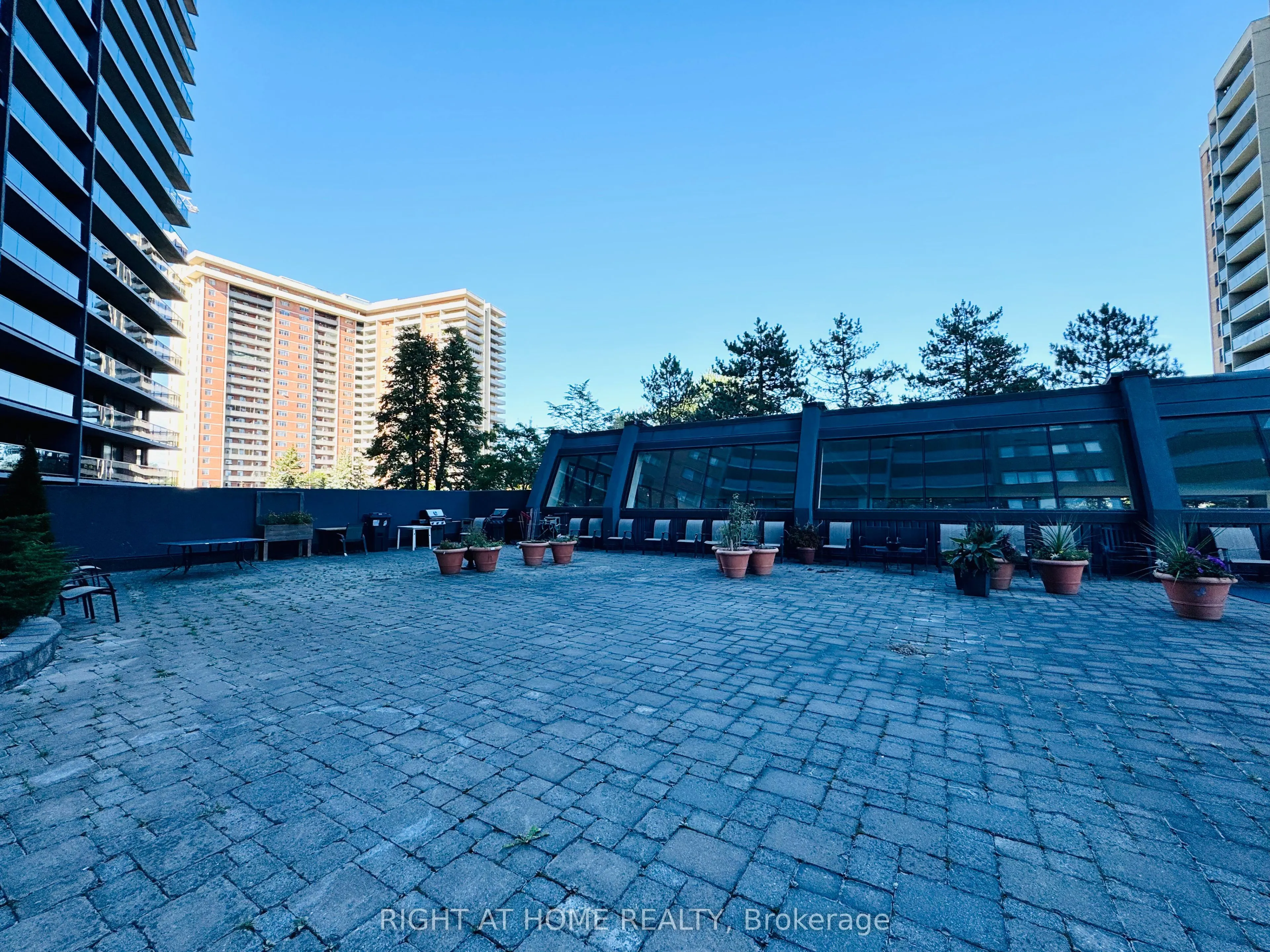 757 Victoria Park Avenue E #1404