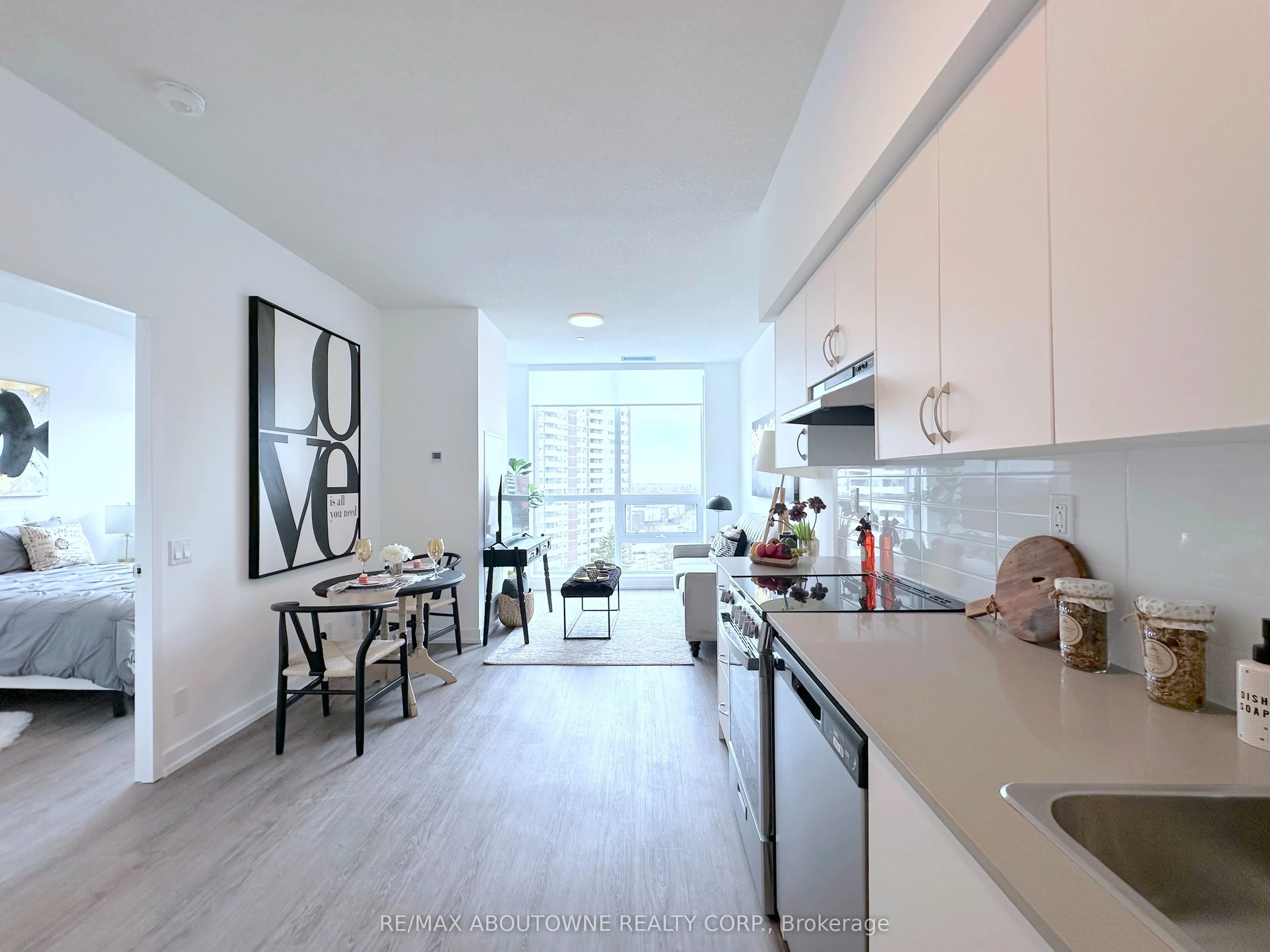 2 River Plate Street #708