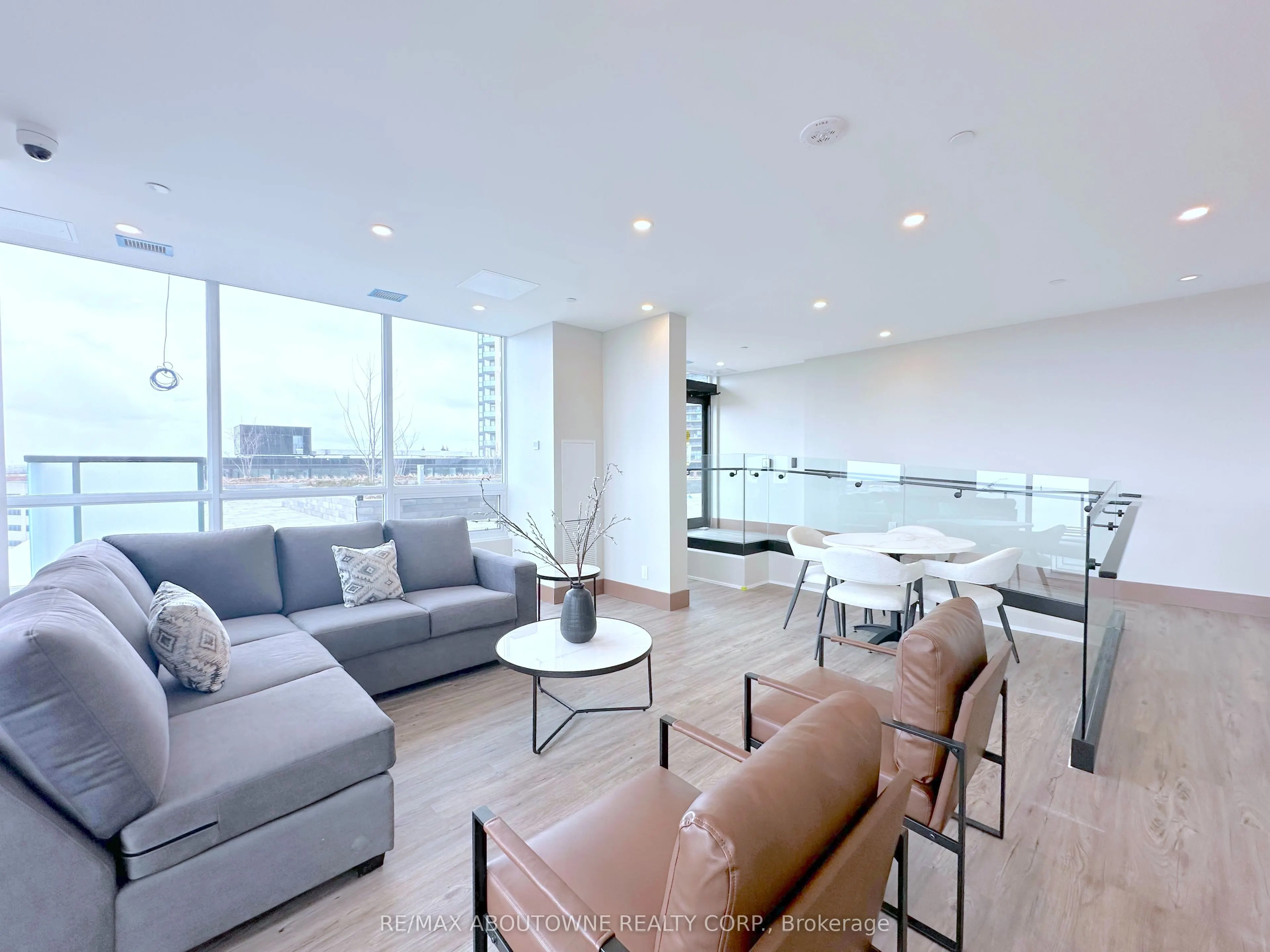 2 River Plate Street #708