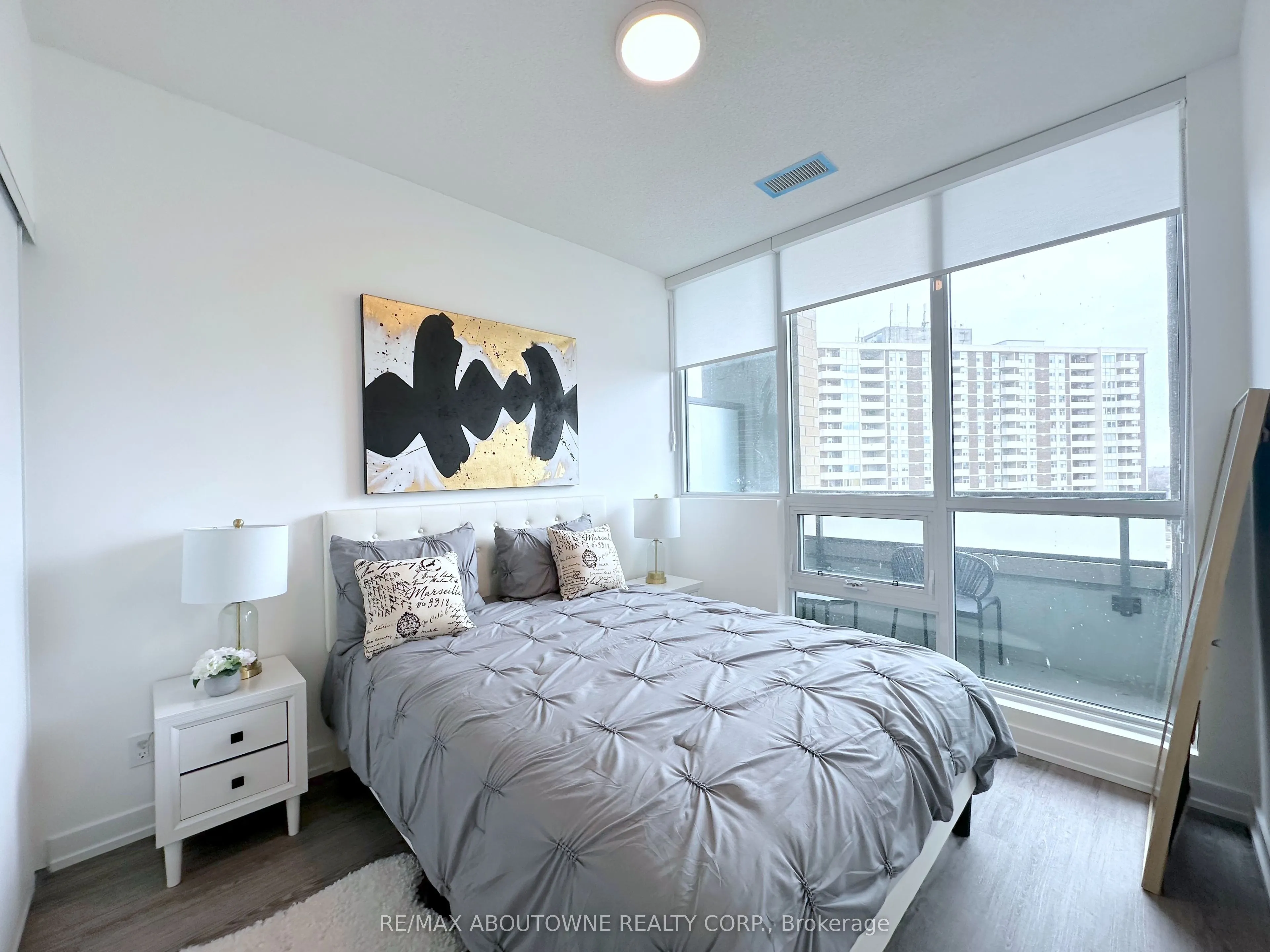 2 River Plate Street #708