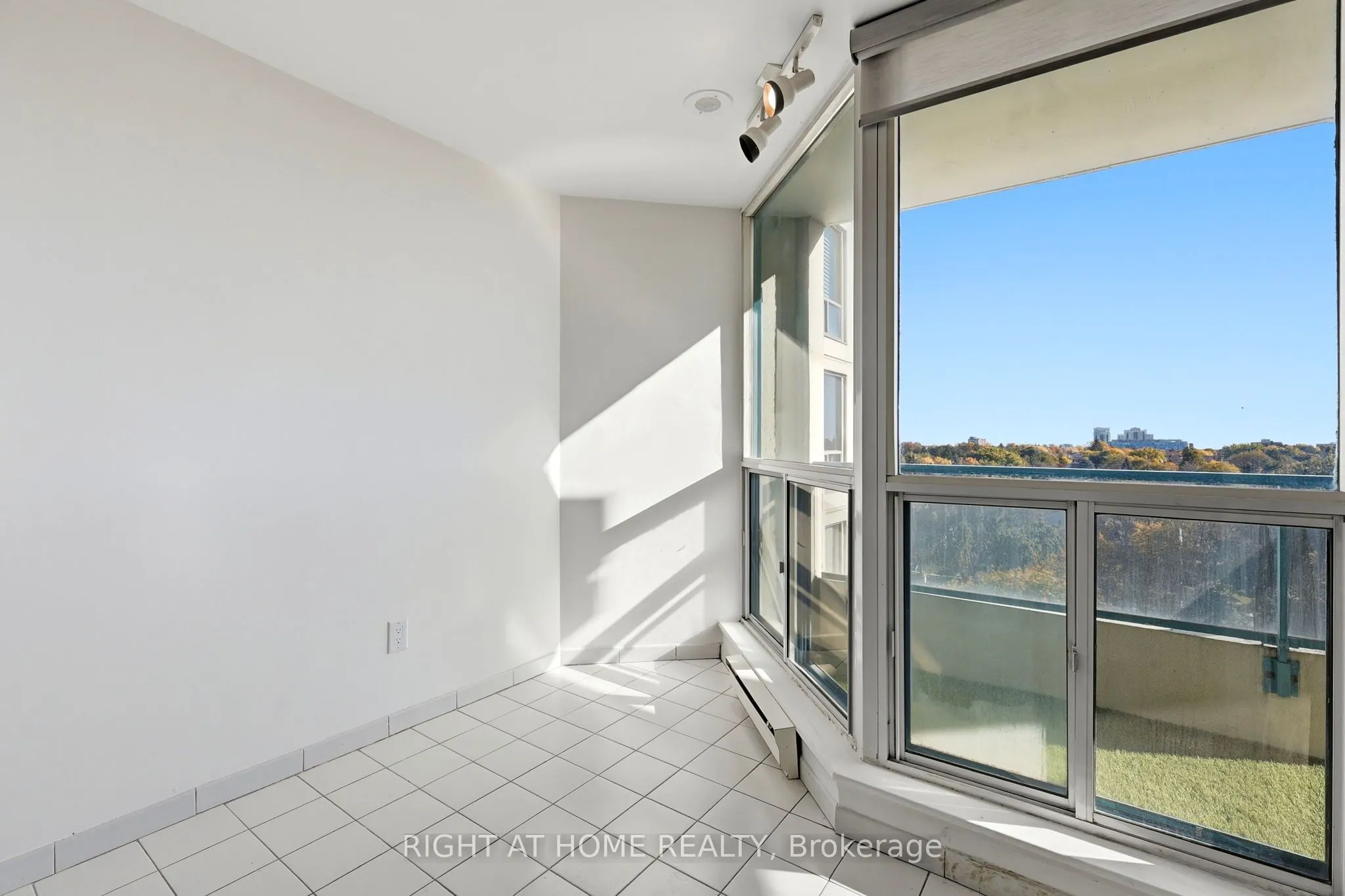 4727 Sheppard Avenue E #816